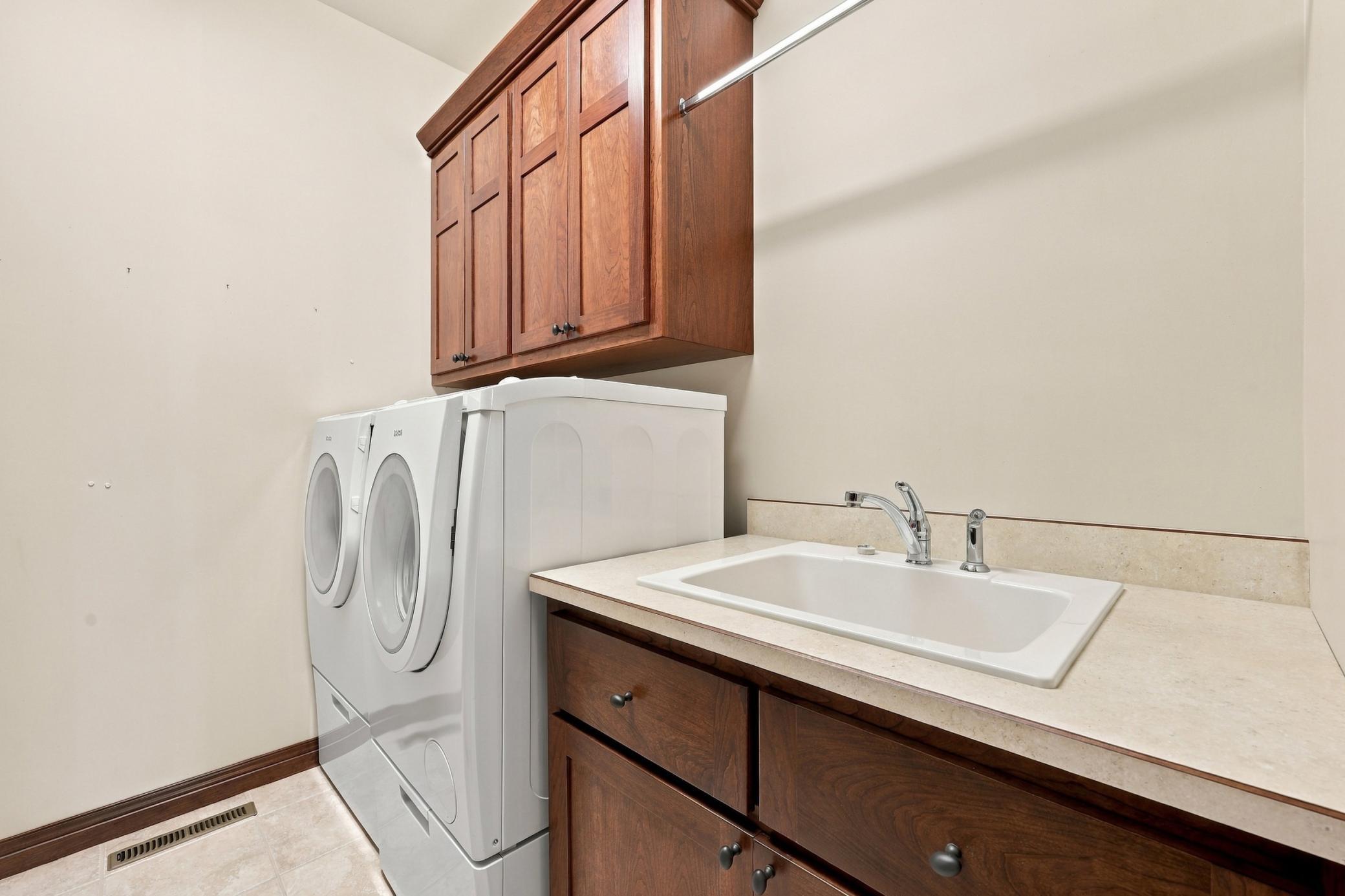 2006 twin home for sale at 6212 14th Street S in Fargo, ND — 4 bed, 3 bath (photo 29 of 55)