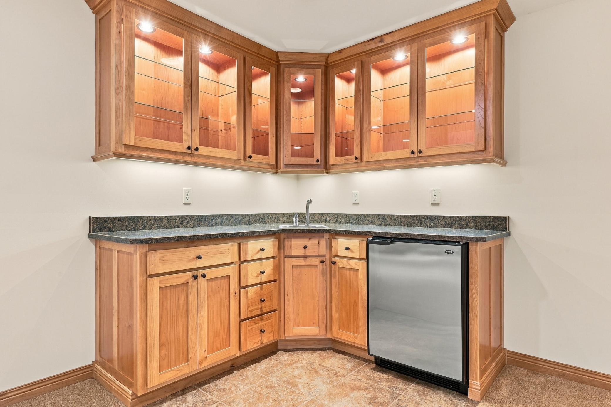 2006 twin home for sale at 6212 14th Street S in Fargo, ND — 4 bed, 3 bath (photo 35 of 55)