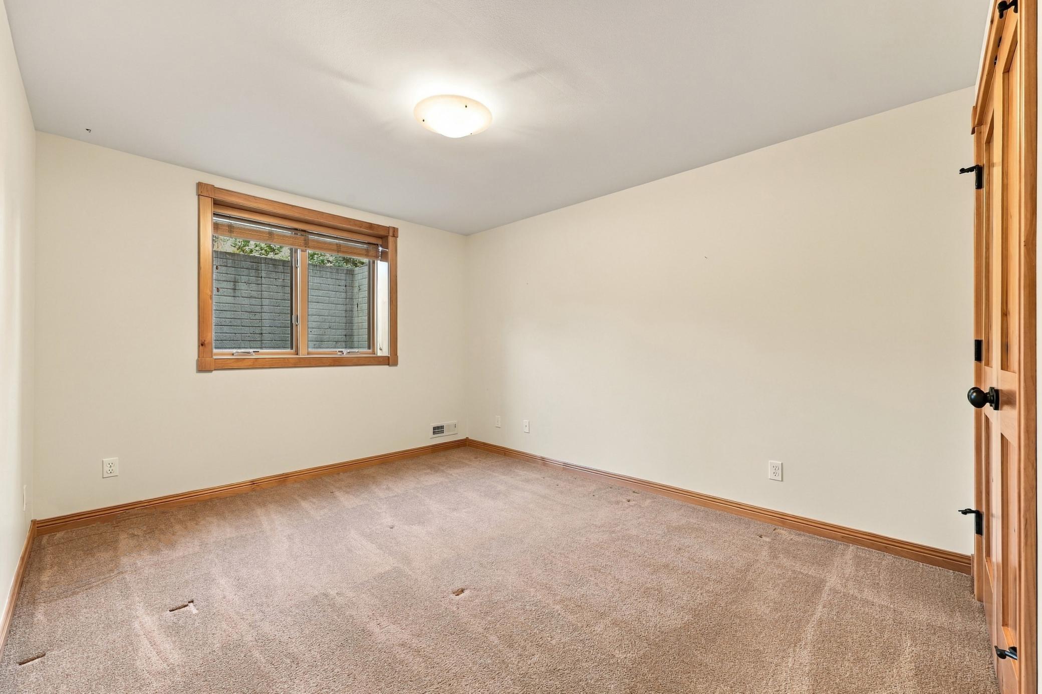 2006 twin home for sale at 6212 14th Street S in Fargo, ND — 4 bed, 3 bath (photo 41 of 55)