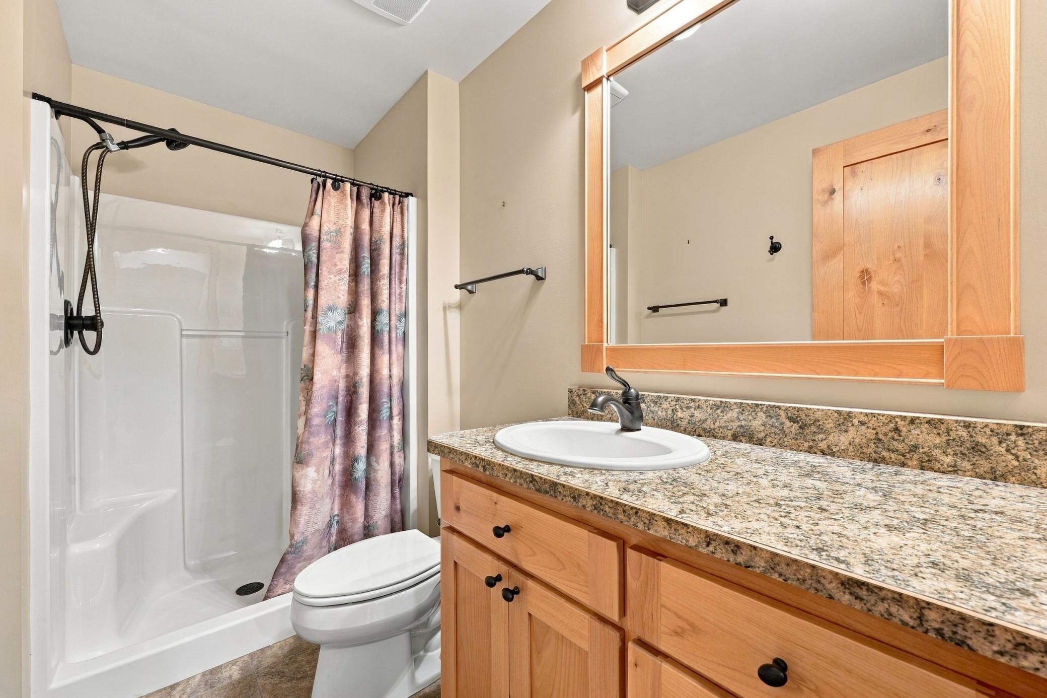 2006 twin home for sale at 6212 14th Street S in Fargo, ND — 4 bed, 3 bath (photo 42 of 55)