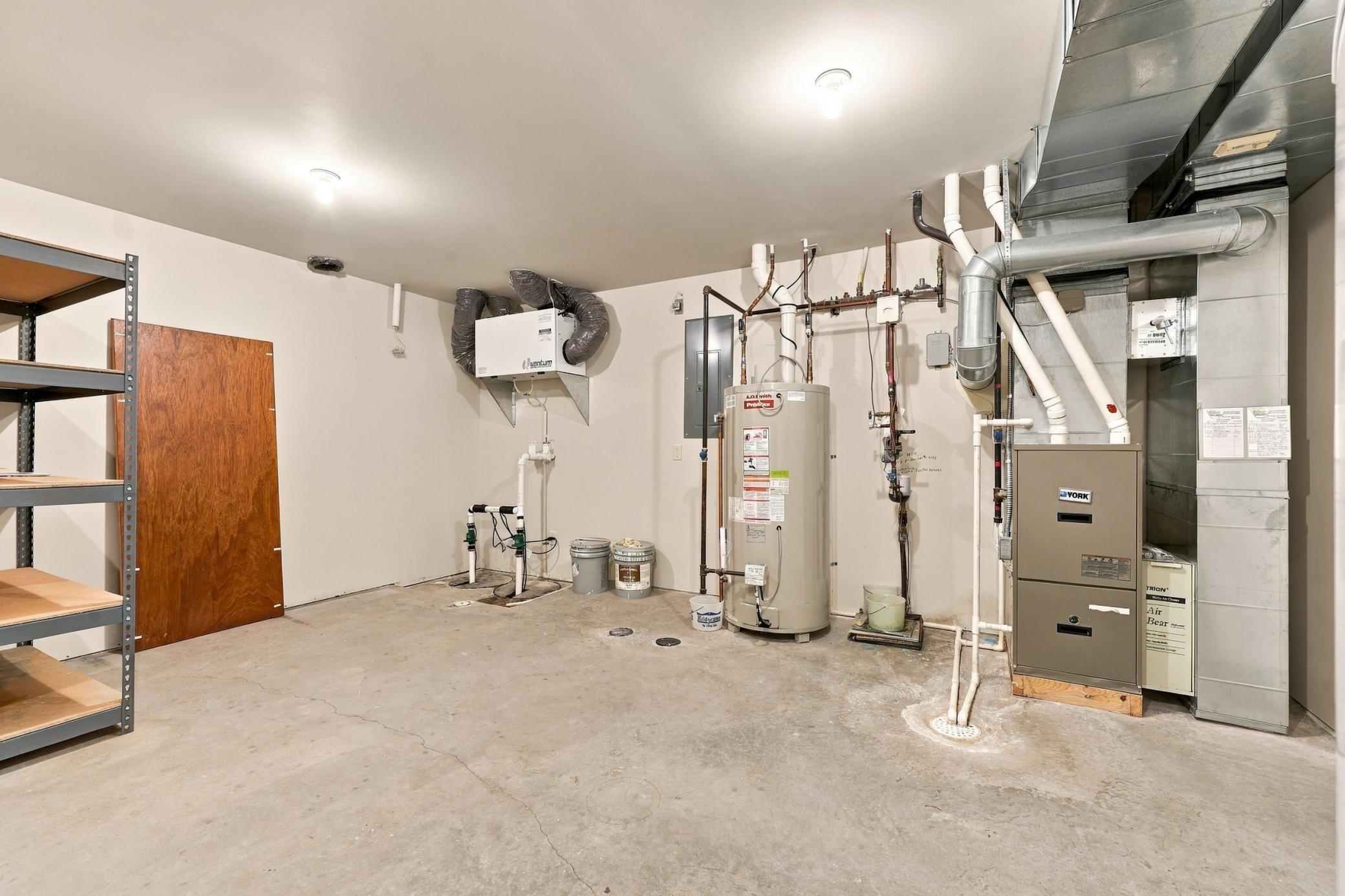 2006 twin home for sale at 6212 14th Street S in Fargo, ND — 4 bed, 3 bath (photo 43 of 55)