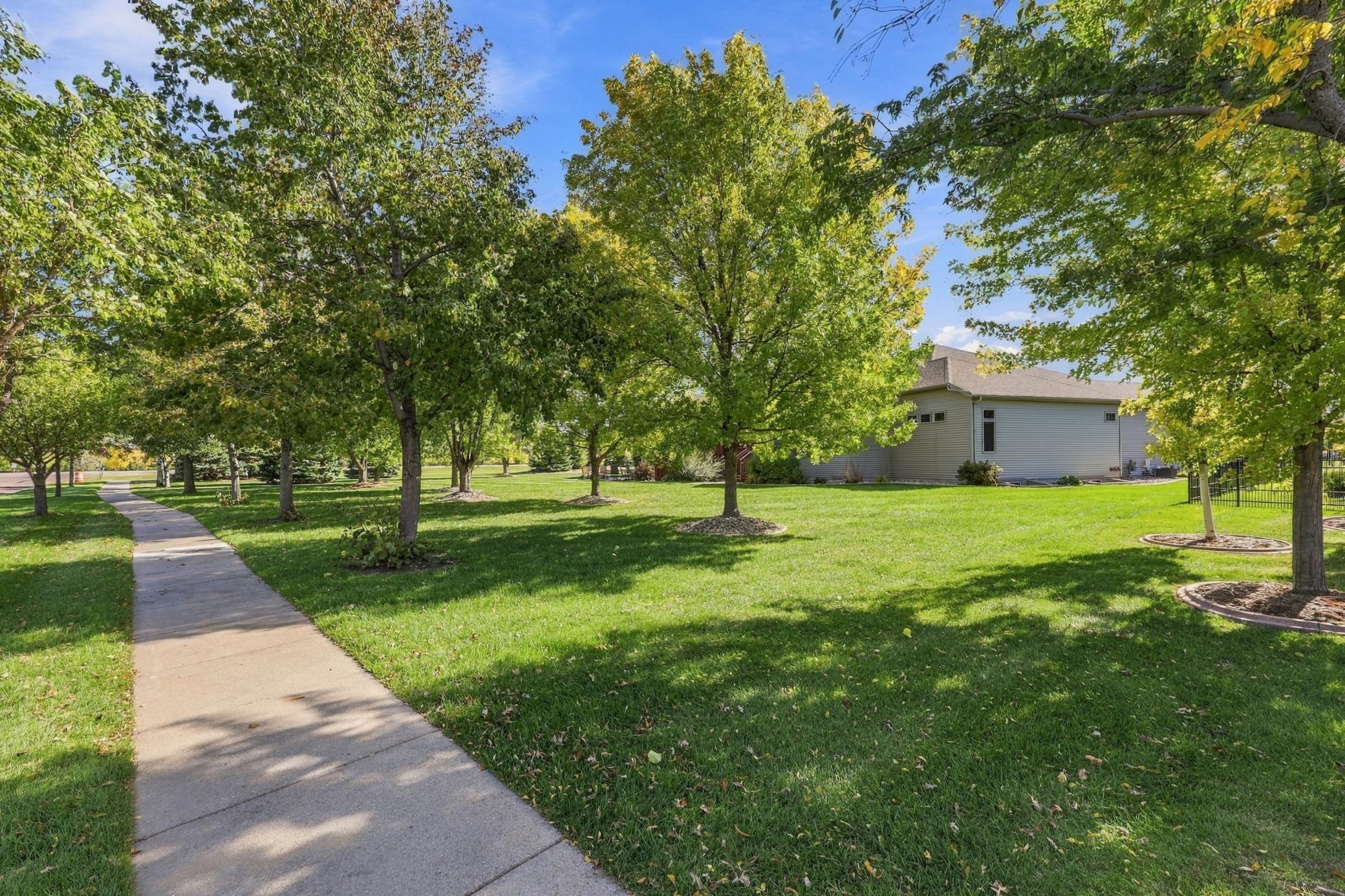 2006 twin home for sale at 6212 14th Street S in Fargo, ND — 4 bed, 3 bath (photo 48 of 55)