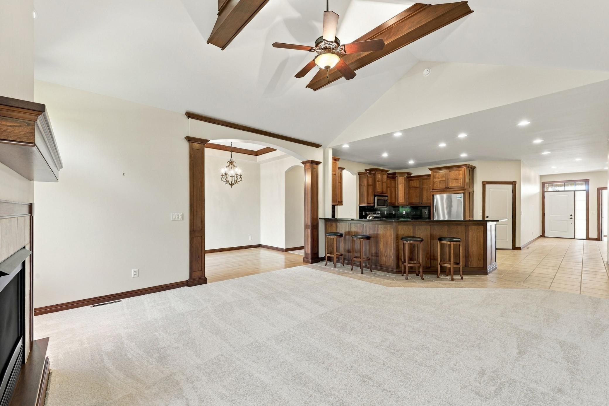 2006 twin home for sale at 6212 14th Street S in Fargo, ND — 4 bed, 3 bath (photo 10 of 55)