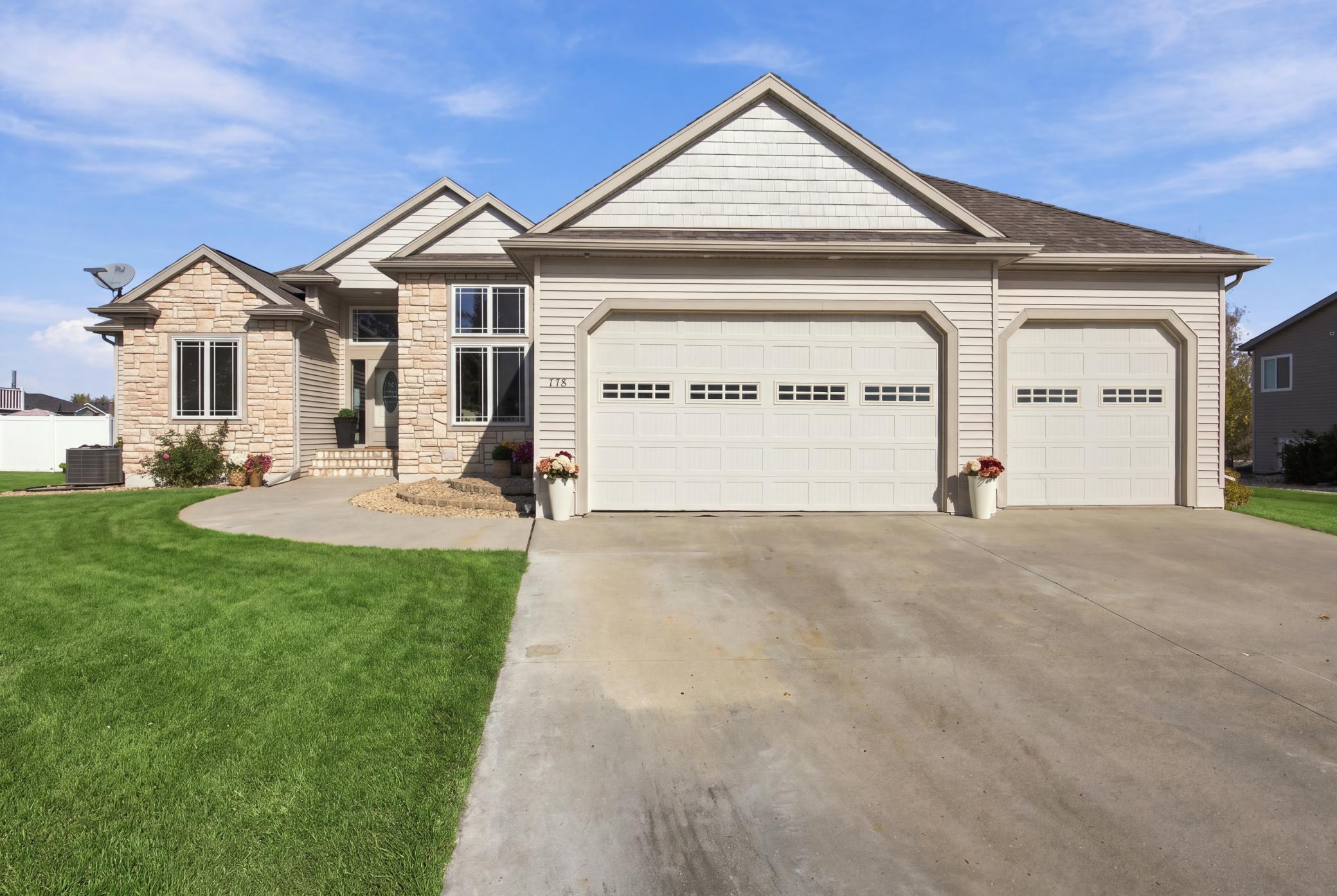2003 single family home for sale at 718 N Sedona Drive in West Fargo, ND — 5 bed, 3 bath