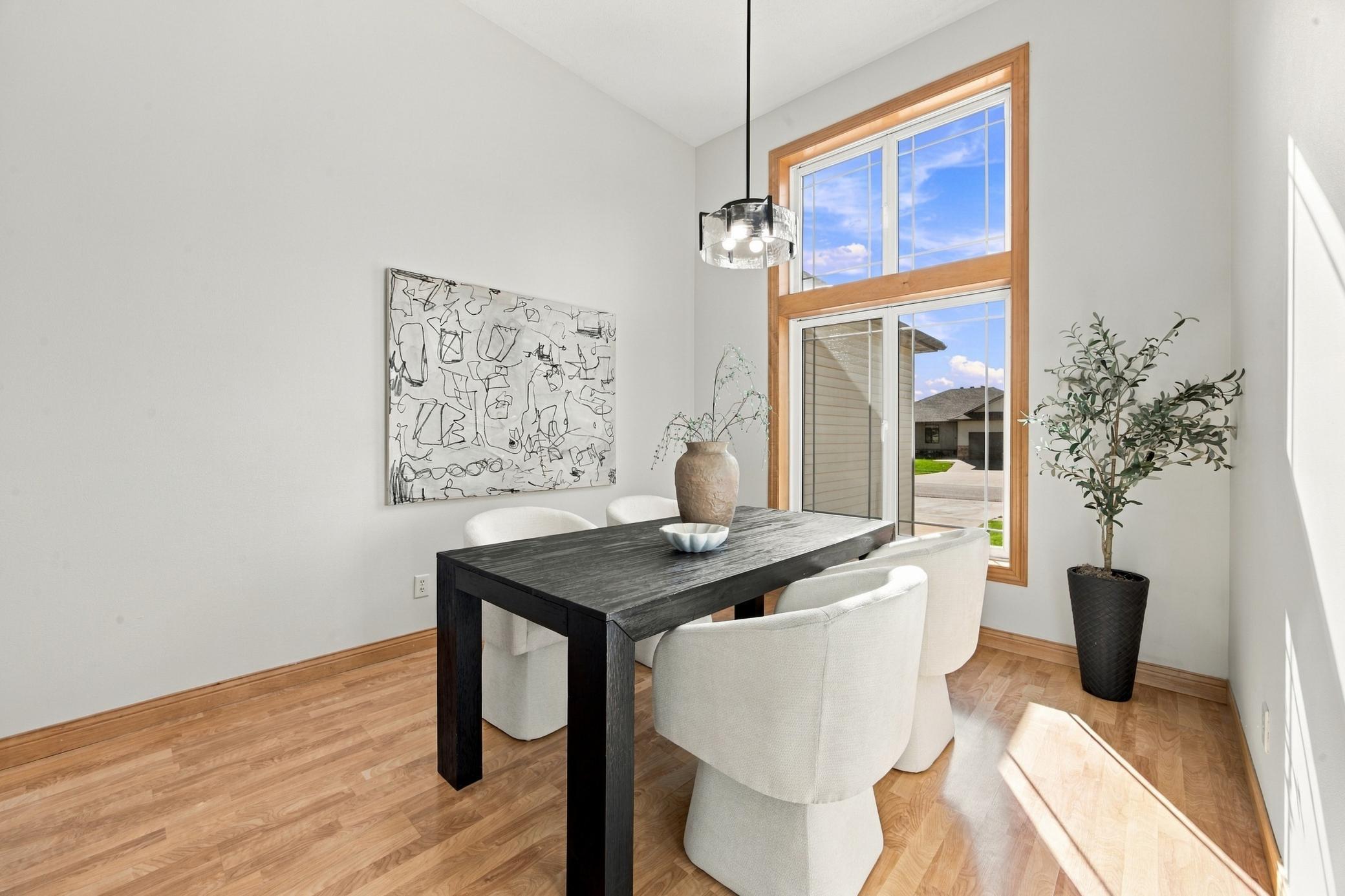 2003 single family home for sale at 718 N Sedona Drive in West Fargo, ND — 5 bed, 3 bath (photo 11 of 54)