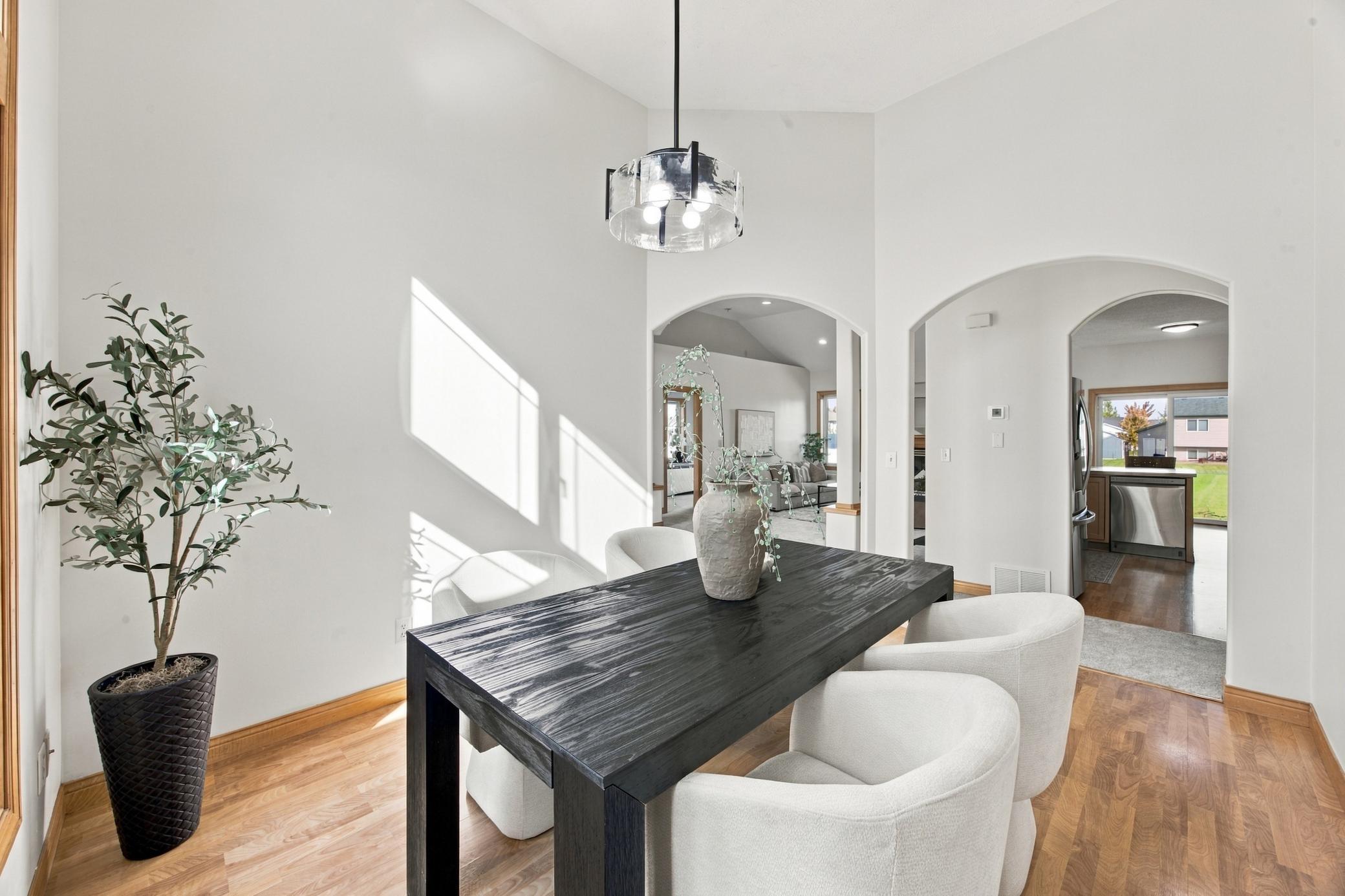 2003 single family home for sale at 718 N Sedona Drive in West Fargo, ND — 5 bed, 3 bath (photo 13 of 54)