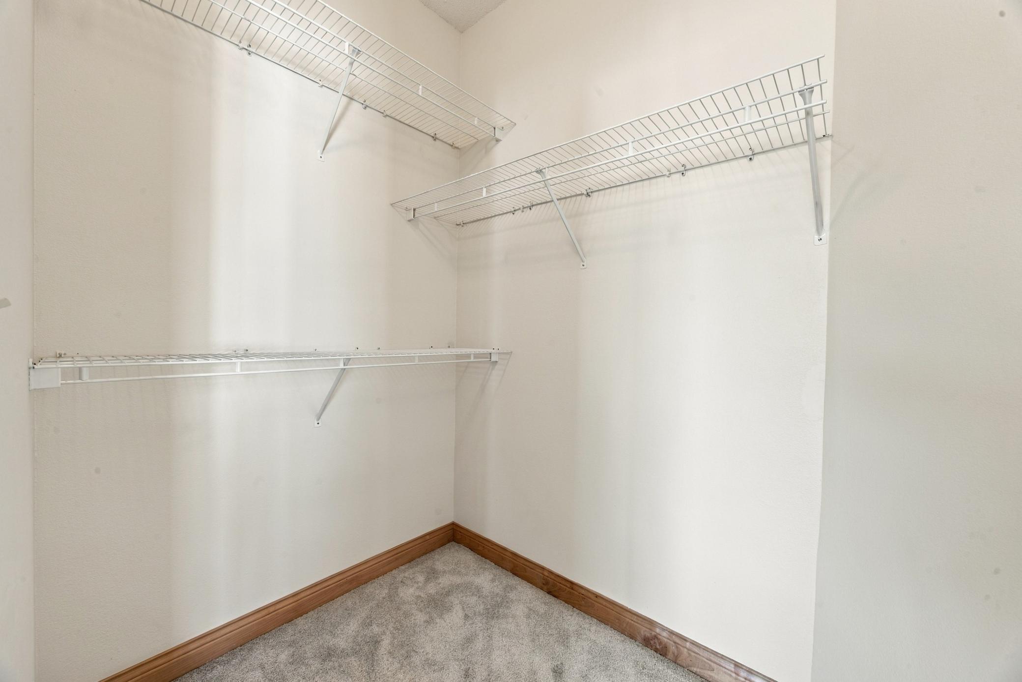 2003 single family home for sale at 718 N Sedona Drive in West Fargo, ND — 5 bed, 3 bath (photo 16 of 54)