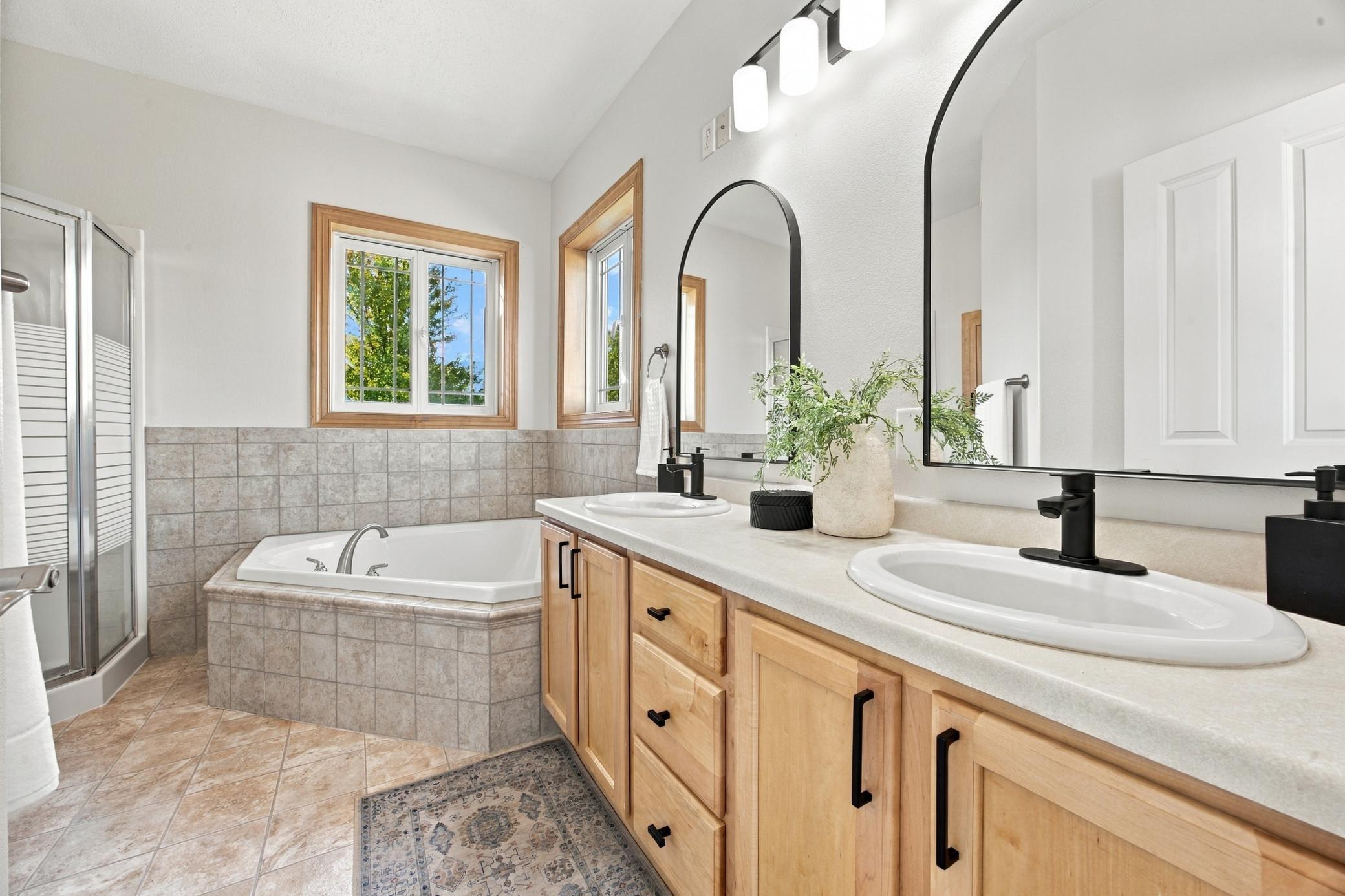 2003 single family home for sale at 718 N Sedona Drive in West Fargo, ND — 5 bed, 3 bath (photo 17 of 54)