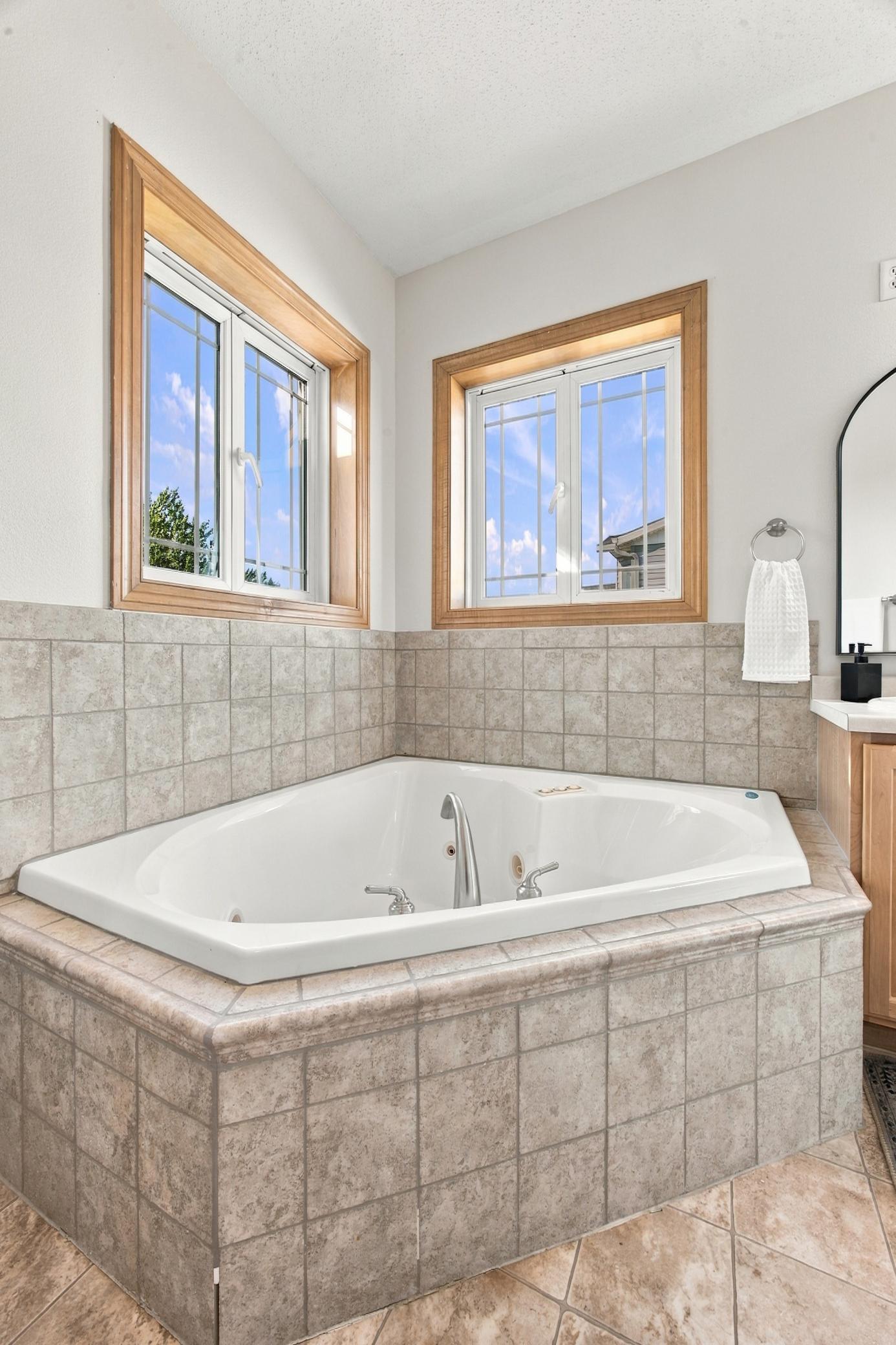 2003 single family home for sale at 718 N Sedona Drive in West Fargo, ND — 5 bed, 3 bath (photo 18 of 54)