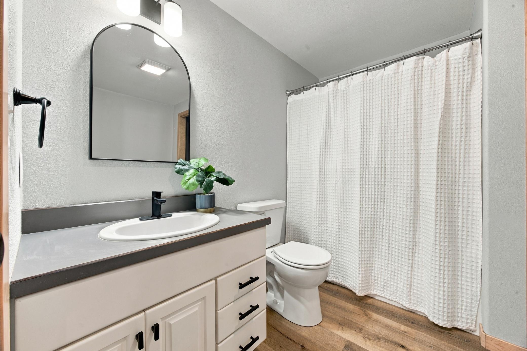 2003 single family home for sale at 718 N Sedona Drive in West Fargo, ND — 5 bed, 3 bath (photo 36 of 54)