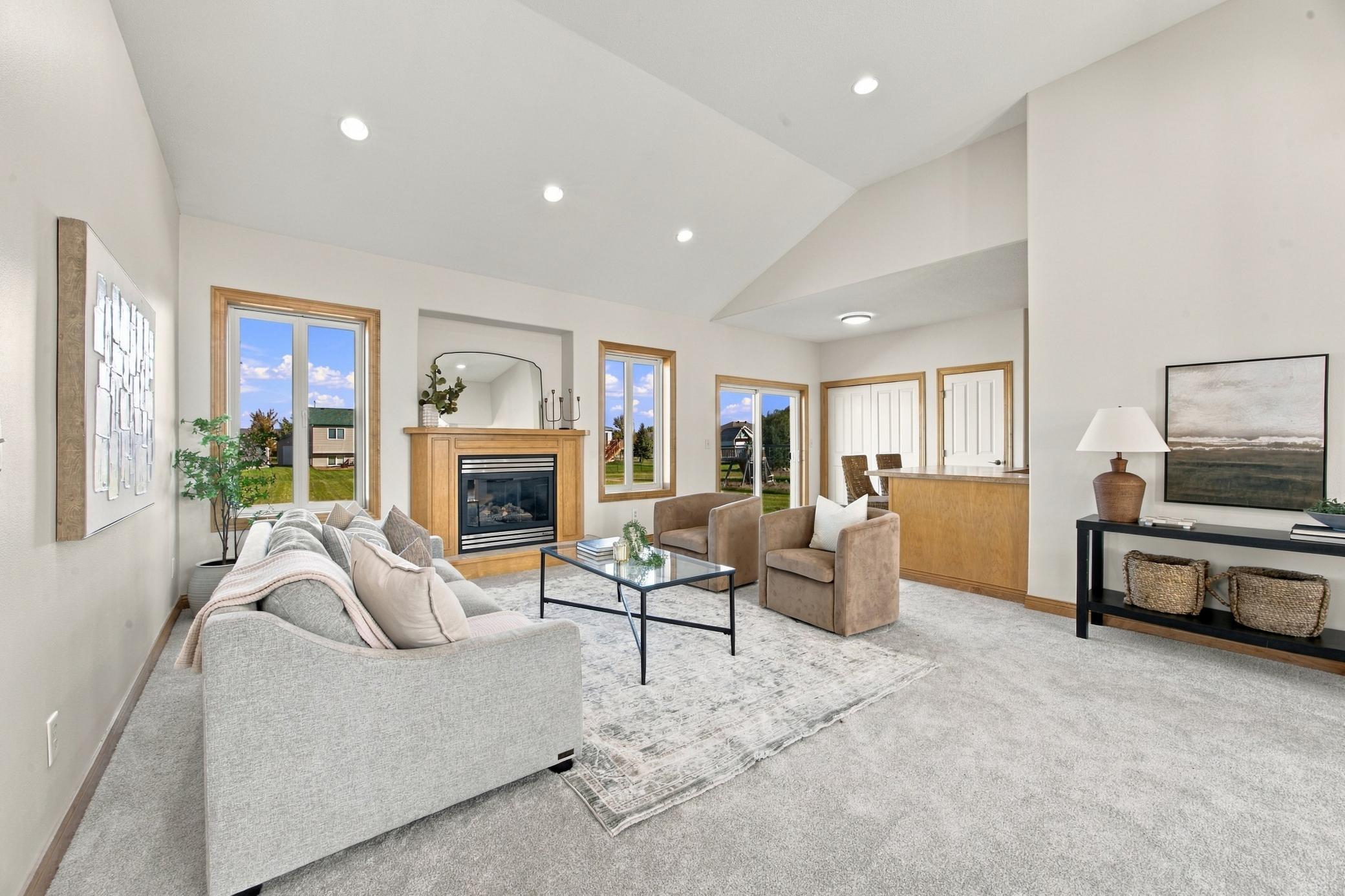 2003 single family home for sale at 718 N Sedona Drive in West Fargo, ND — 5 bed, 3 bath (photo 5 of 54)