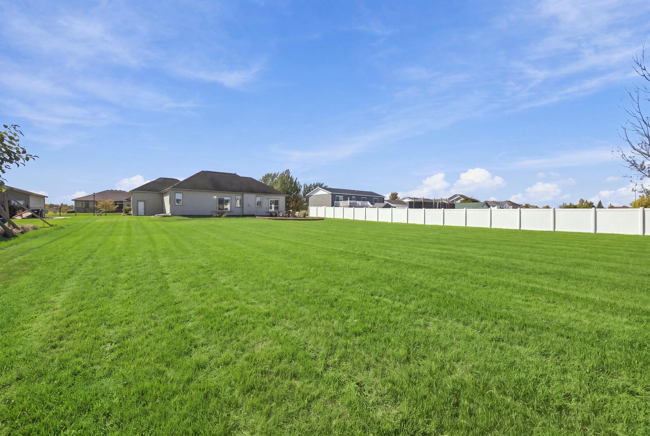 2003 single family home for sale at 718 N Sedona Drive in West Fargo, ND — 5 bed, 3 bath (photo 41 of 54)