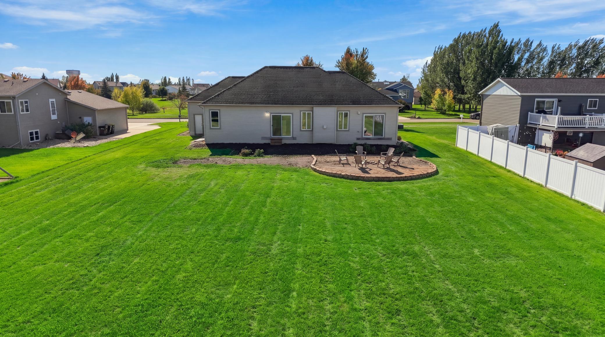 2003 single family home for sale at 718 N Sedona Drive in West Fargo, ND — 5 bed, 3 bath (photo 42 of 54)