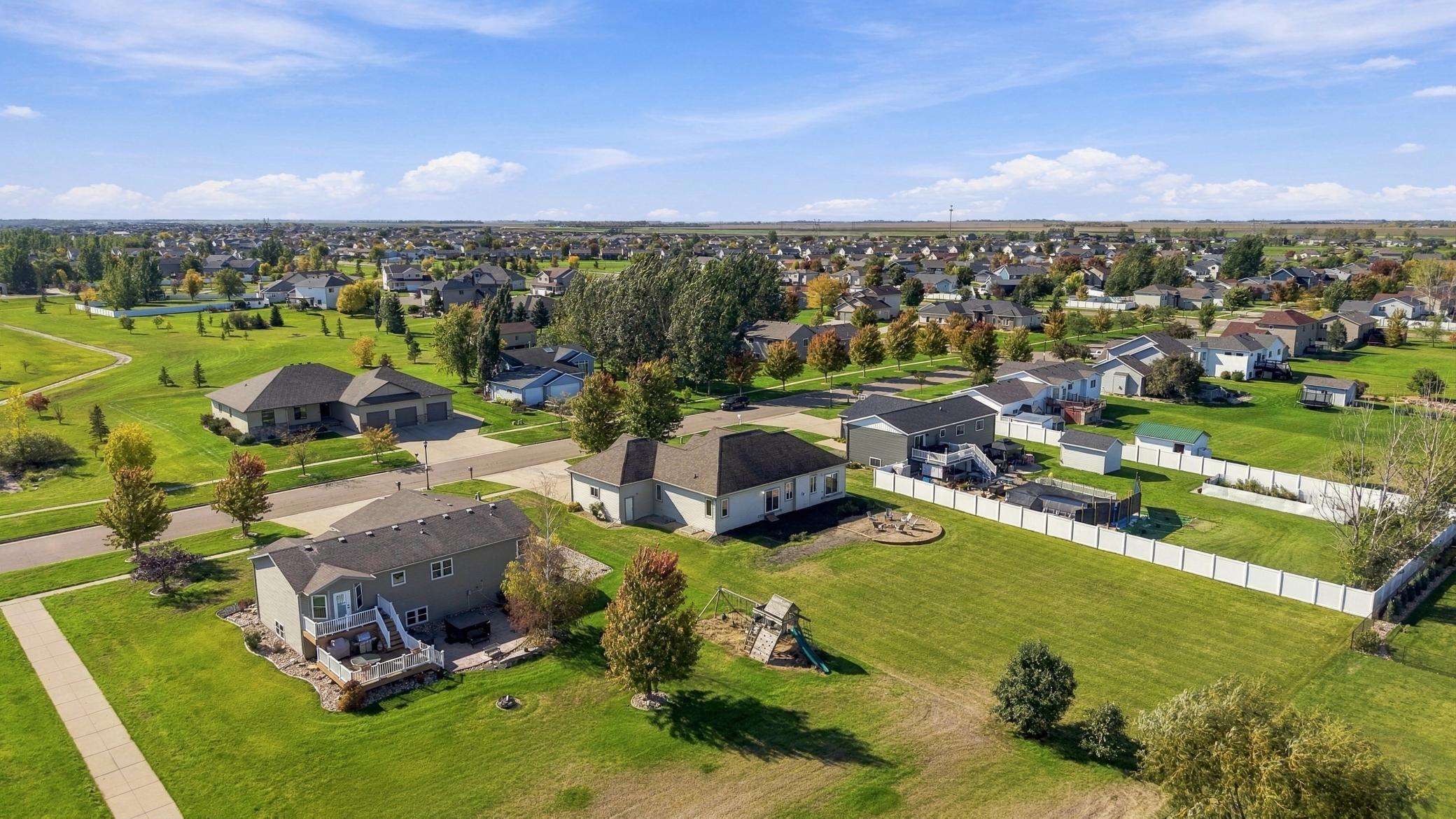 2003 single family home for sale at 718 N Sedona Drive in West Fargo, ND — 5 bed, 3 bath (photo 46 of 54)
