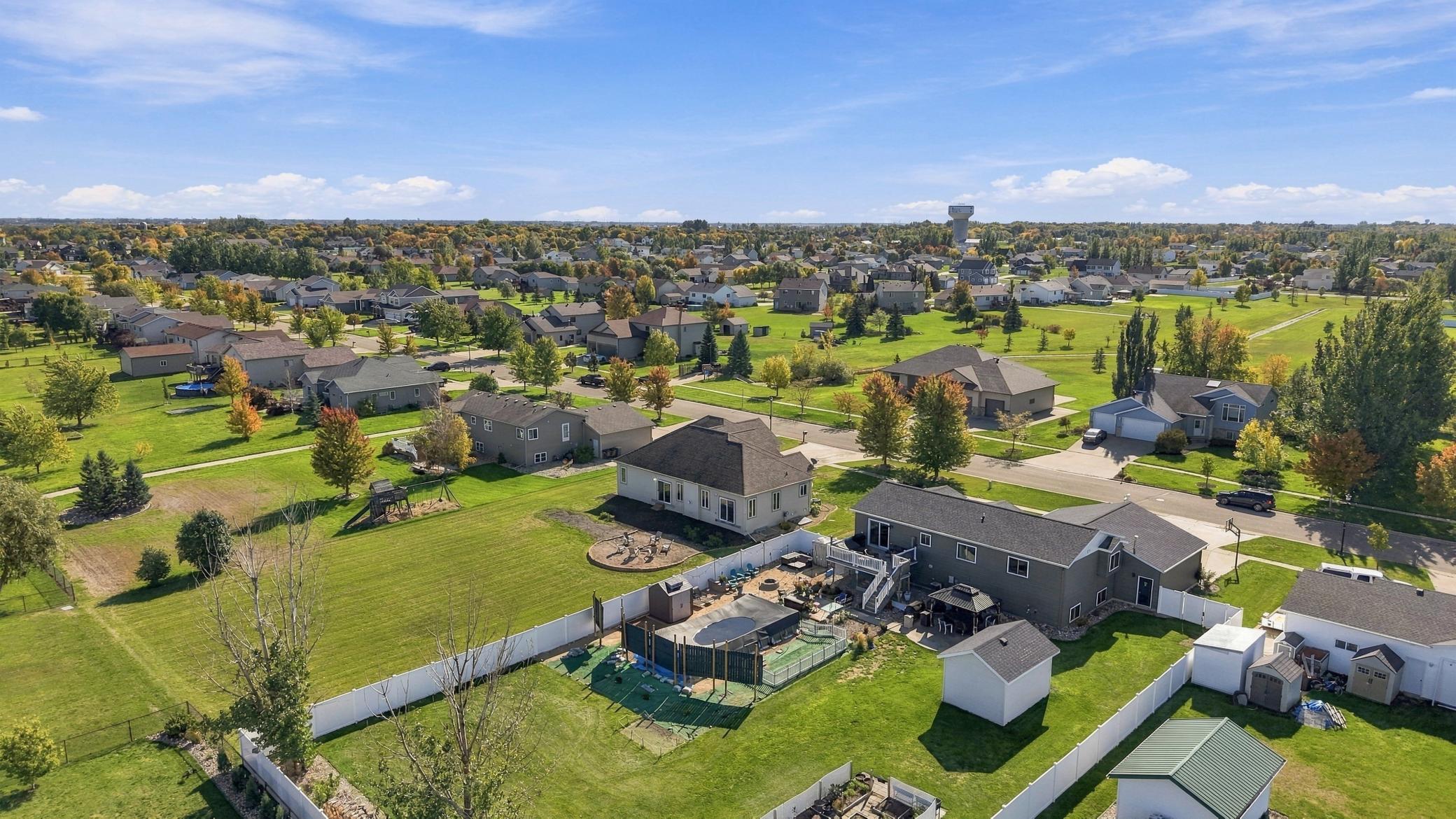 2003 single family home for sale at 718 N Sedona Drive in West Fargo, ND — 5 bed, 3 bath (photo 47 of 54)