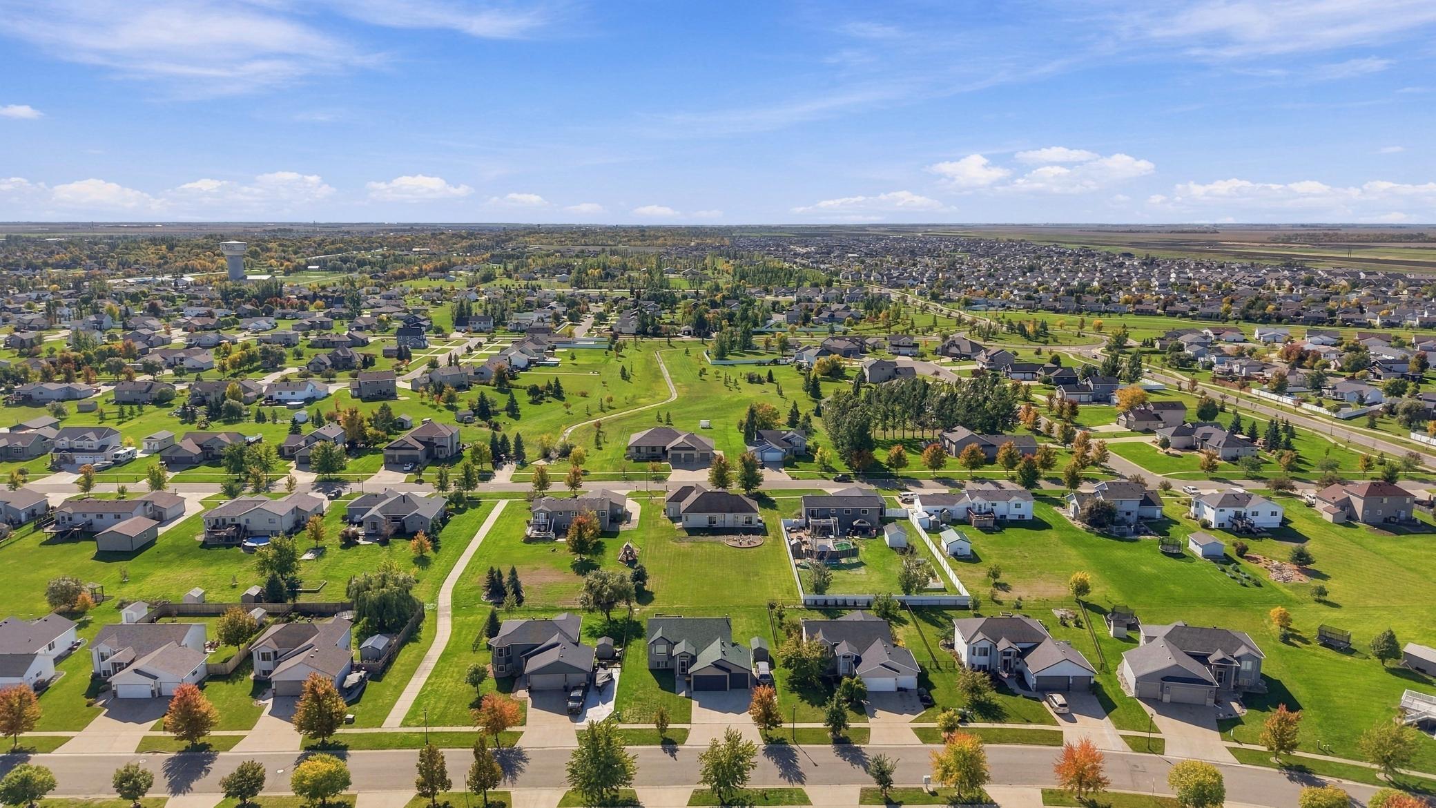 2003 single family home for sale at 718 N Sedona Drive in West Fargo, ND — 5 bed, 3 bath (photo 50 of 54)