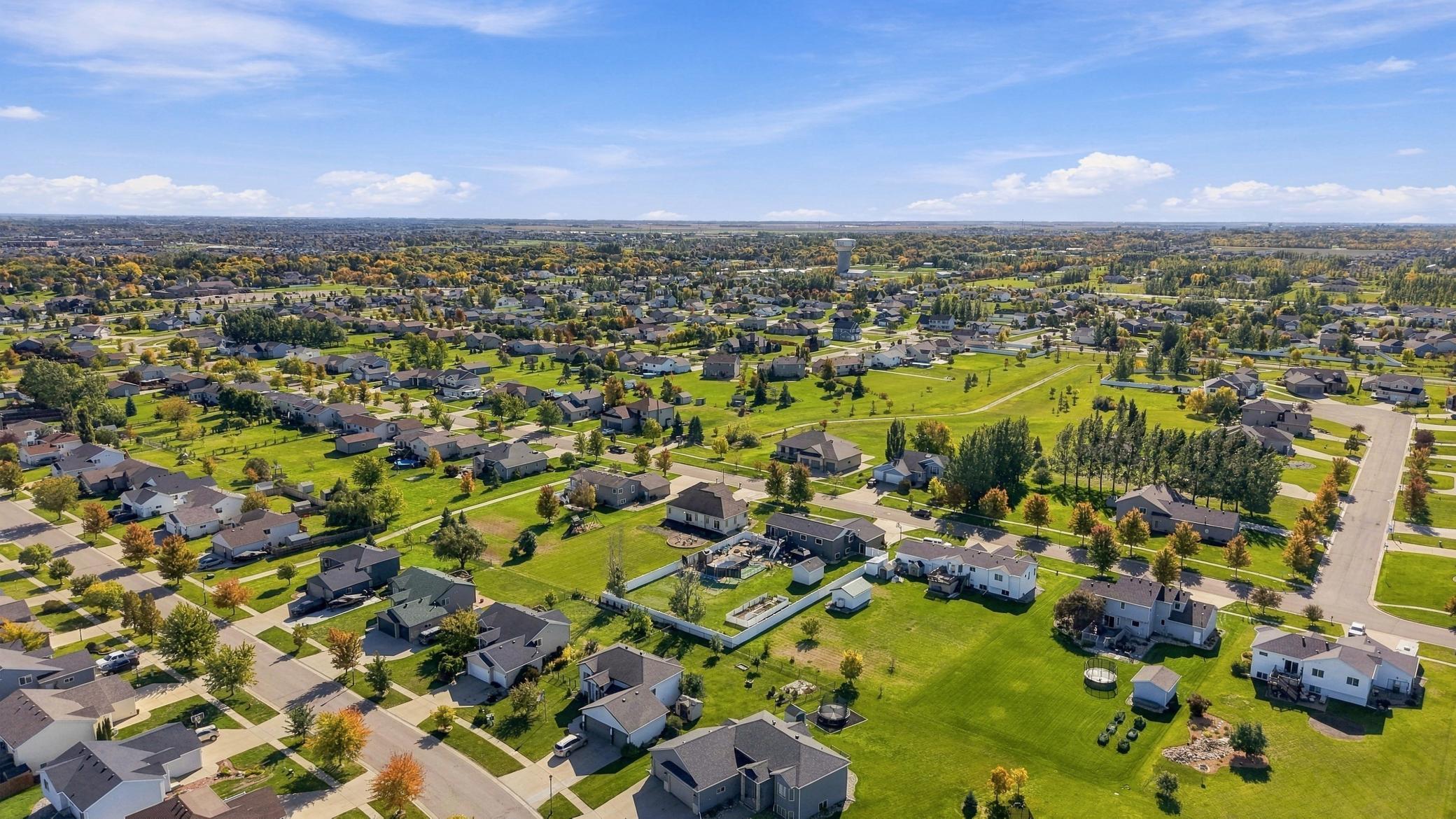 2003 single family home for sale at 718 N Sedona Drive in West Fargo, ND — 5 bed, 3 bath (photo 51 of 54)