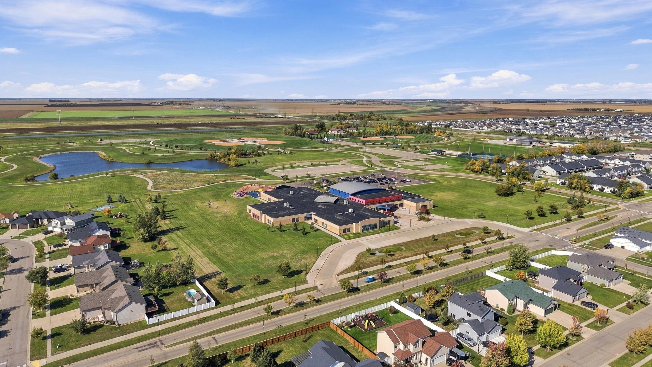 2003 single family home for sale at 718 N Sedona Drive in West Fargo, ND — 5 bed, 3 bath (photo 52 of 54)