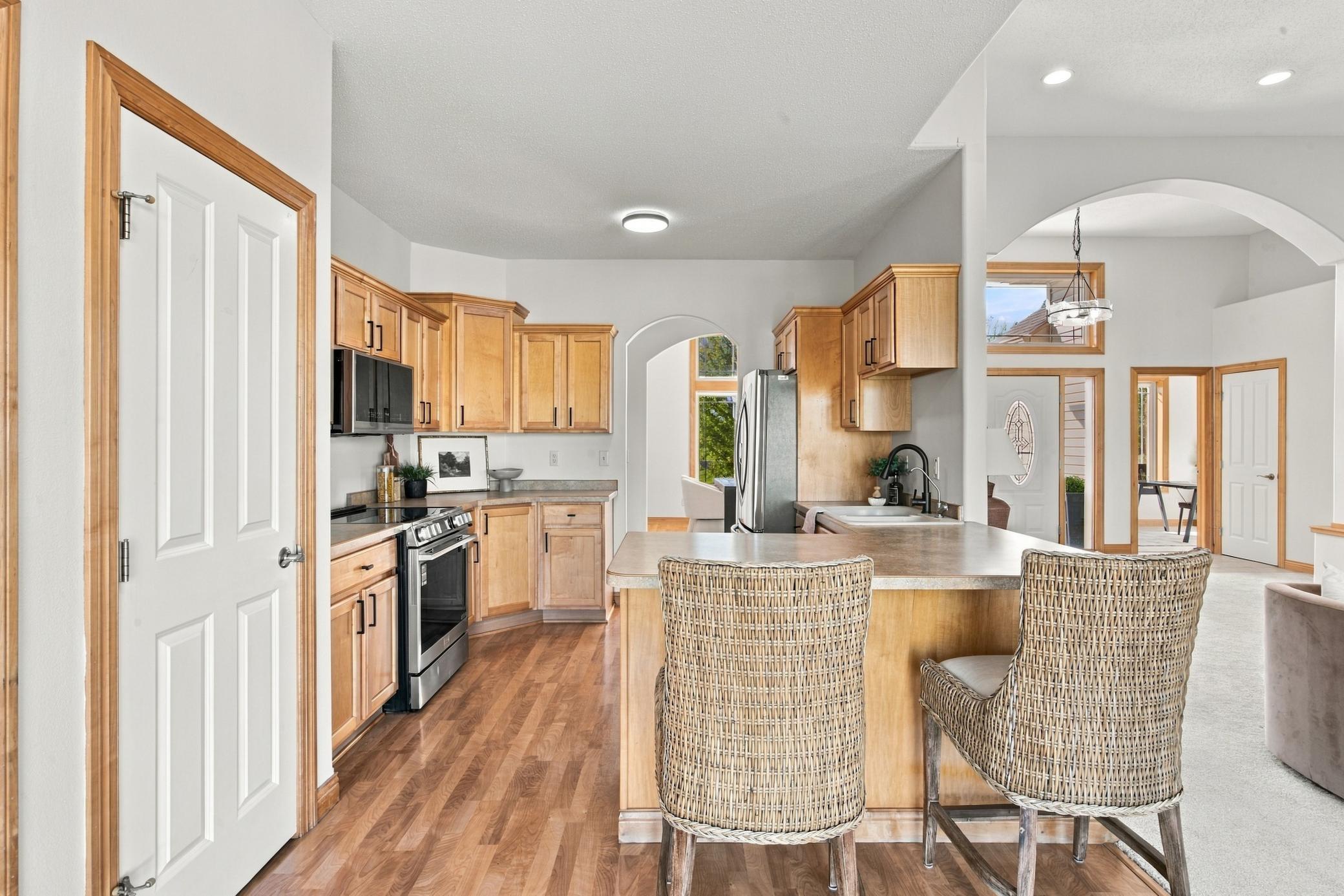2003 single family home for sale at 718 N Sedona Drive in West Fargo, ND — 5 bed, 3 bath (photo 8 of 54)