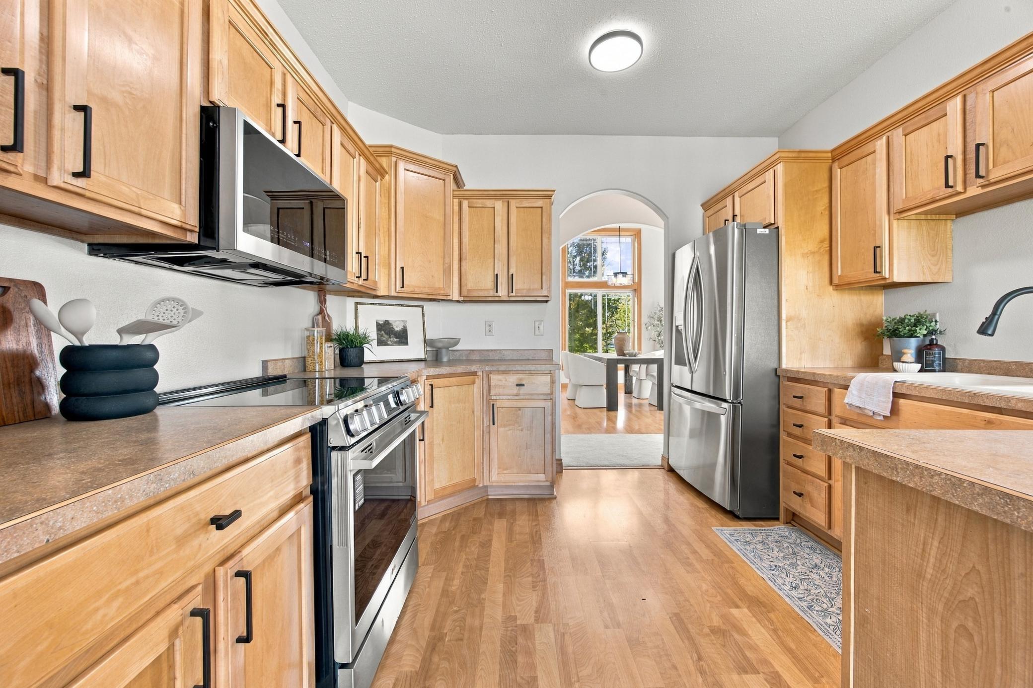 2003 single family home for sale at 718 N Sedona Drive in West Fargo, ND — 5 bed, 3 bath (photo 9 of 54)