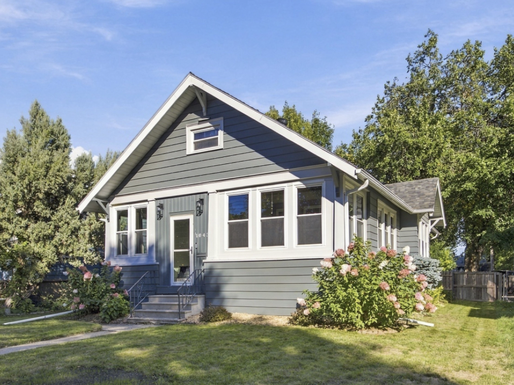 1922 single family home for sale at 1043 1st Street N in Fargo, ND — 4 bed, 2 bath (photo 2 of 7)