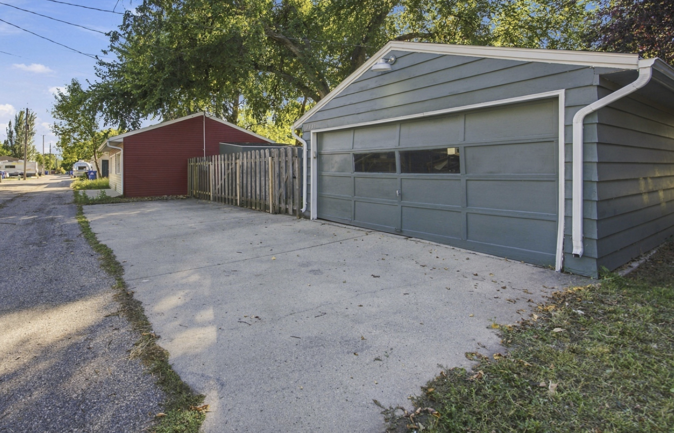 1922 single family home for sale at 1043 1st Street N in Fargo, ND — 4 bed, 2 bath (photo 7 of 7)