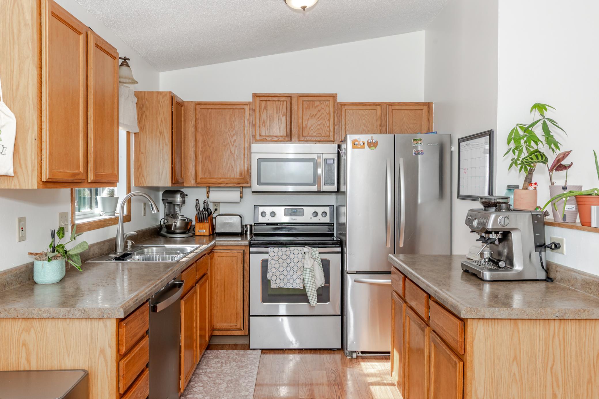 1999 single family home for sale at 5134 7th Lane S in Fargo, ND — 4 bed, 2 bath (photo 12 of 41)