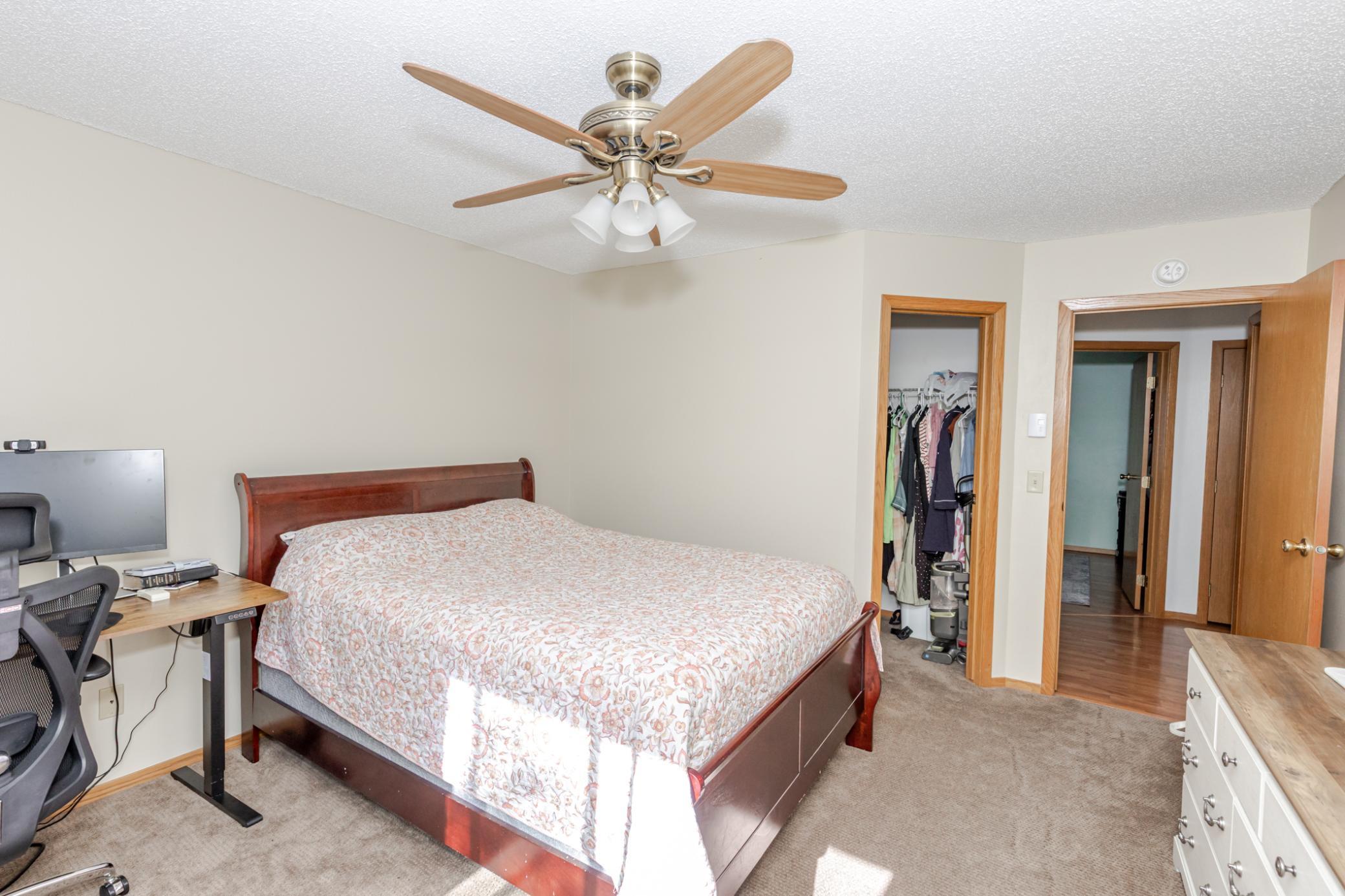 1999 single family home for sale at 5134 7th Lane S in Fargo, ND — 4 bed, 2 bath (photo 18 of 41)