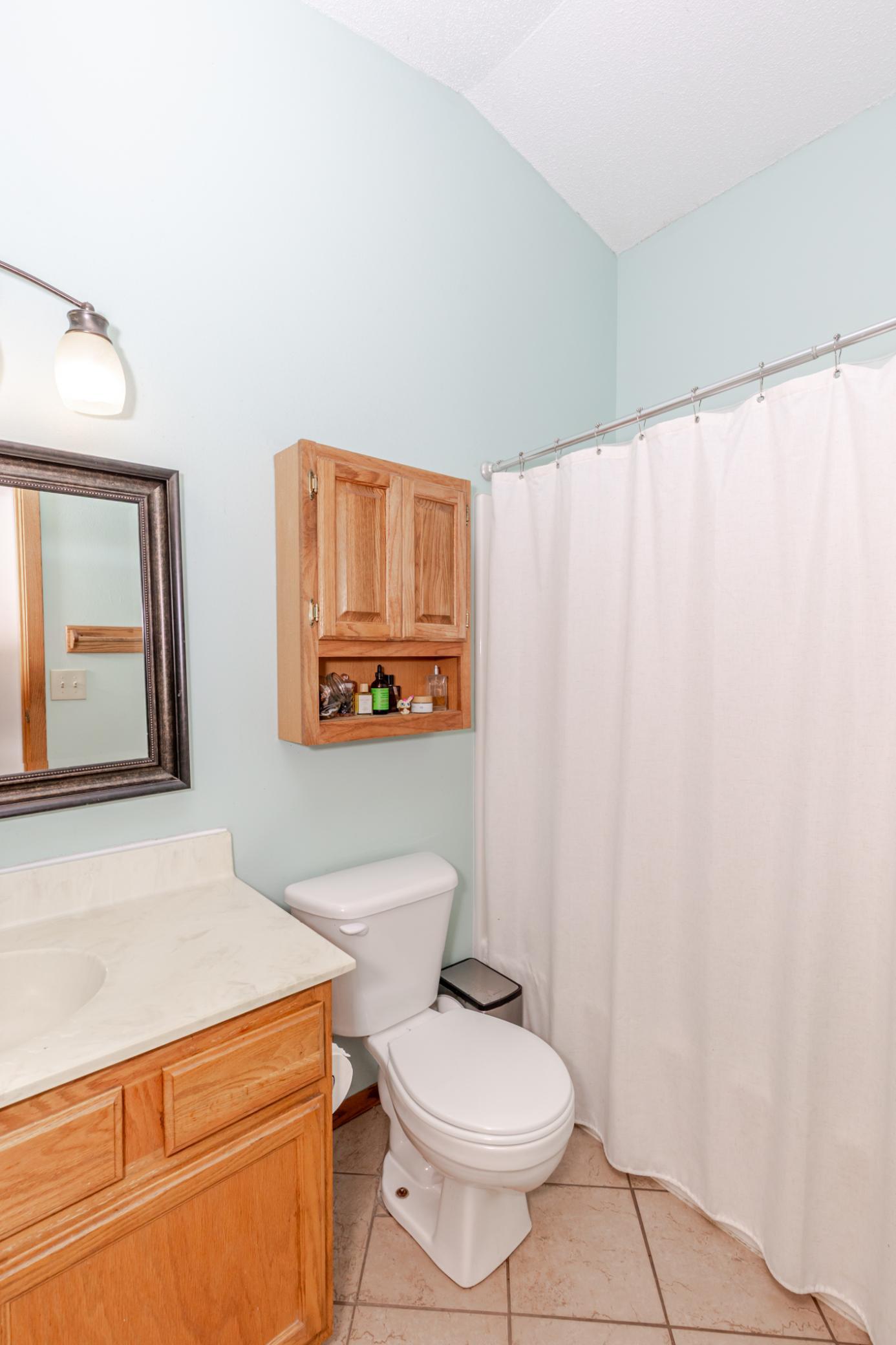 1999 single family home for sale at 5134 7th Lane S in Fargo, ND — 4 bed, 2 bath (photo 19 of 41)