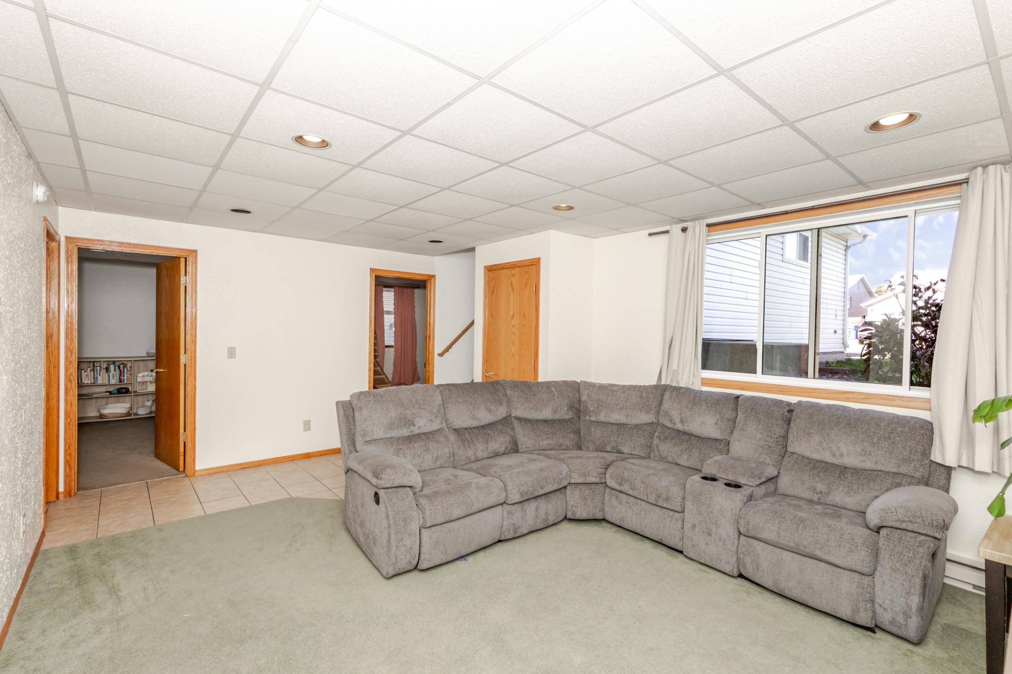 1999 single family home for sale at 5134 7th Lane S in Fargo, ND — 4 bed, 2 bath (photo 22 of 41)