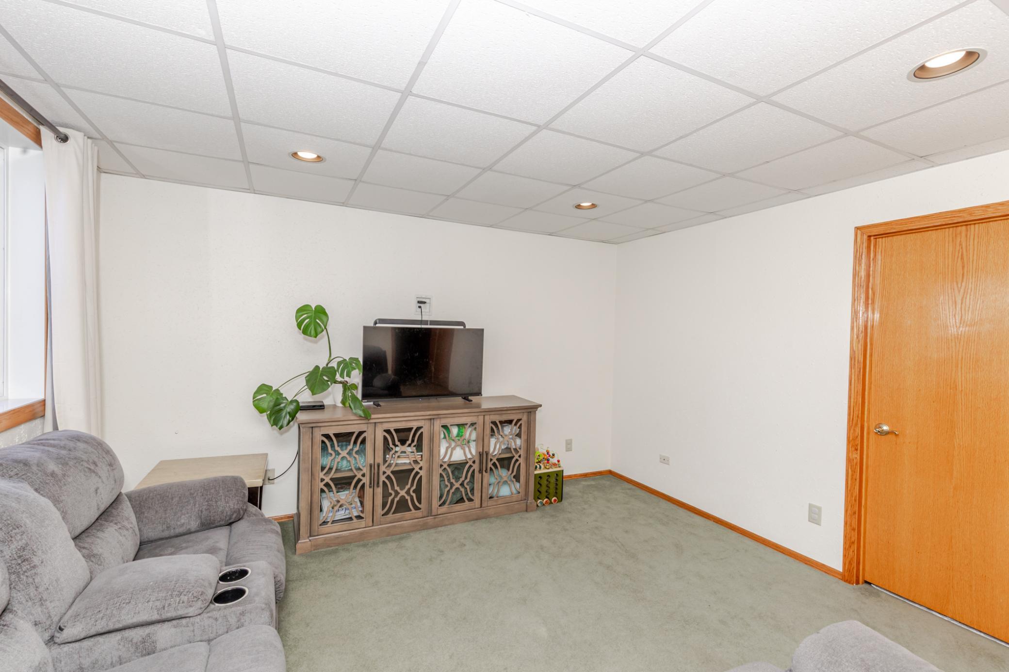 1999 single family home for sale at 5134 7th Lane S in Fargo, ND — 4 bed, 2 bath (photo 23 of 41)