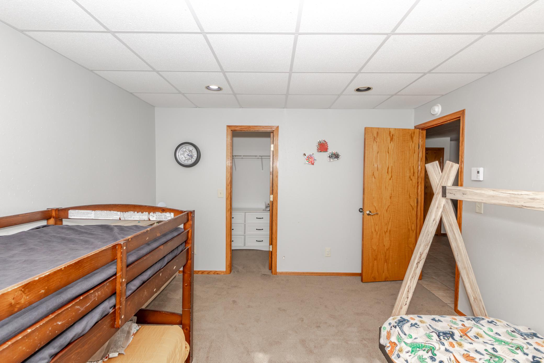 1999 single family home for sale at 5134 7th Lane S in Fargo, ND — 4 bed, 2 bath (photo 25 of 41)
