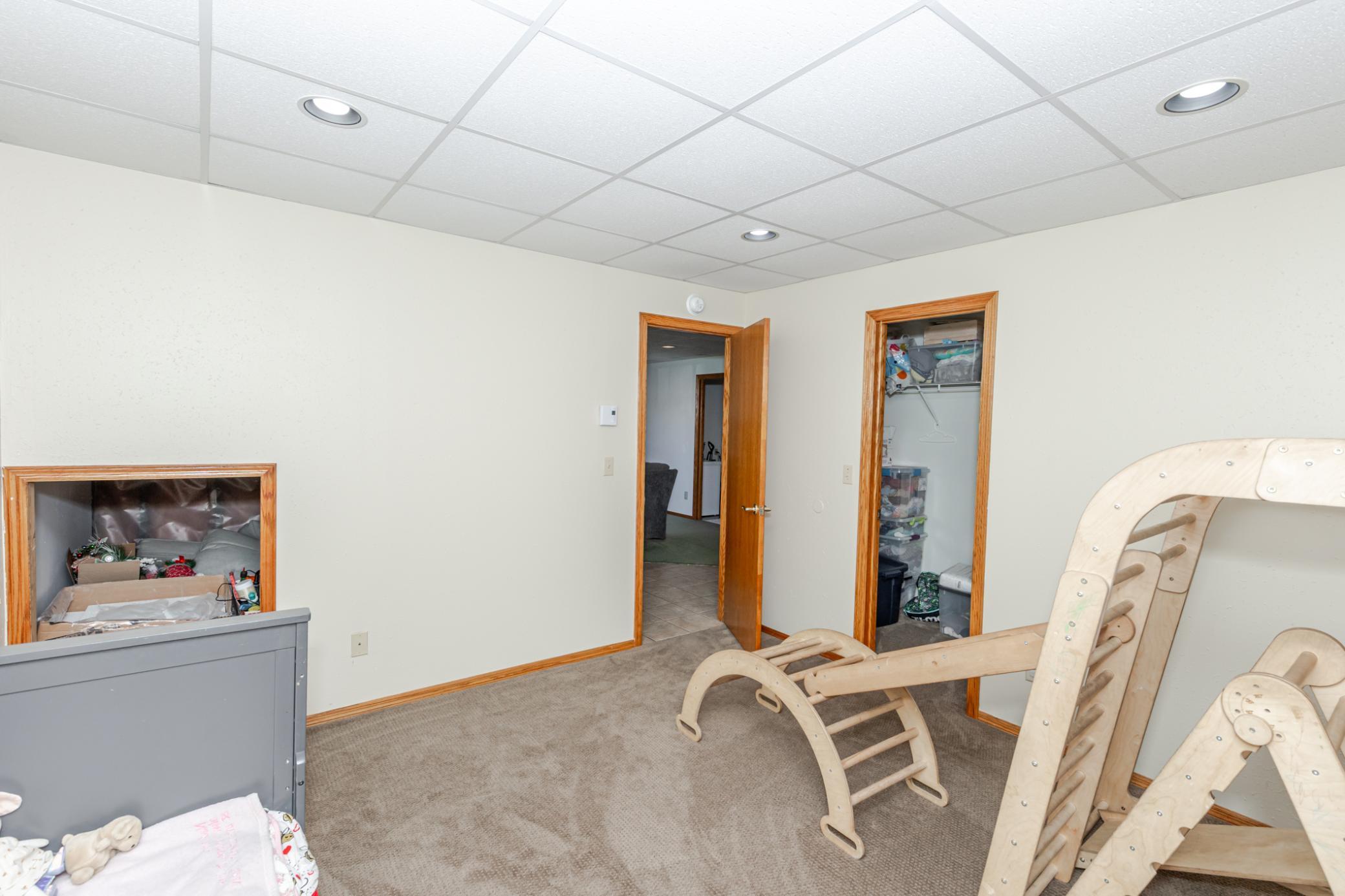 1999 single family home for sale at 5134 7th Lane S in Fargo, ND — 4 bed, 2 bath (photo 28 of 41)