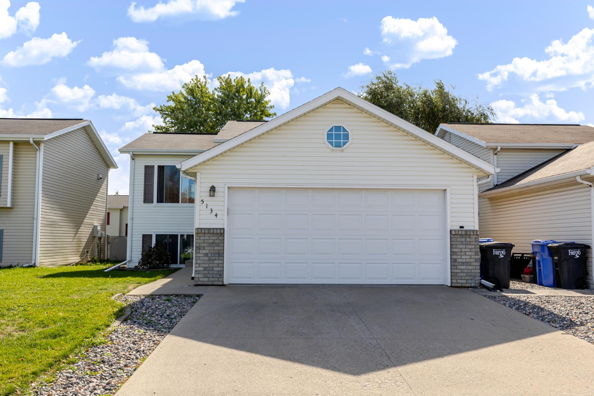 1999 single family home for sale at 5134 7th Lane S in Fargo, ND — 4 bed, 2 bath (photo 4 of 41)