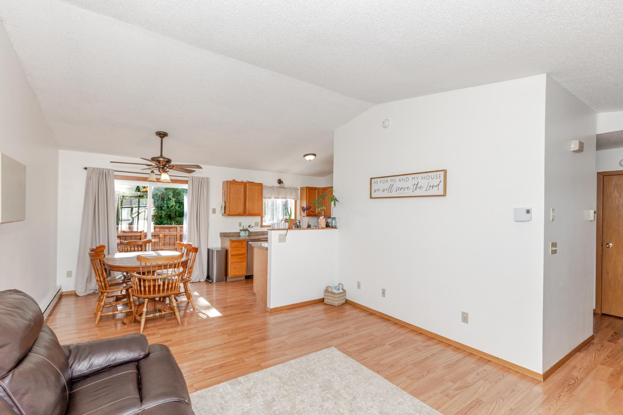 1999 single family home for sale at 5134 7th Lane S in Fargo, ND — 4 bed, 2 bath (photo 6 of 41)