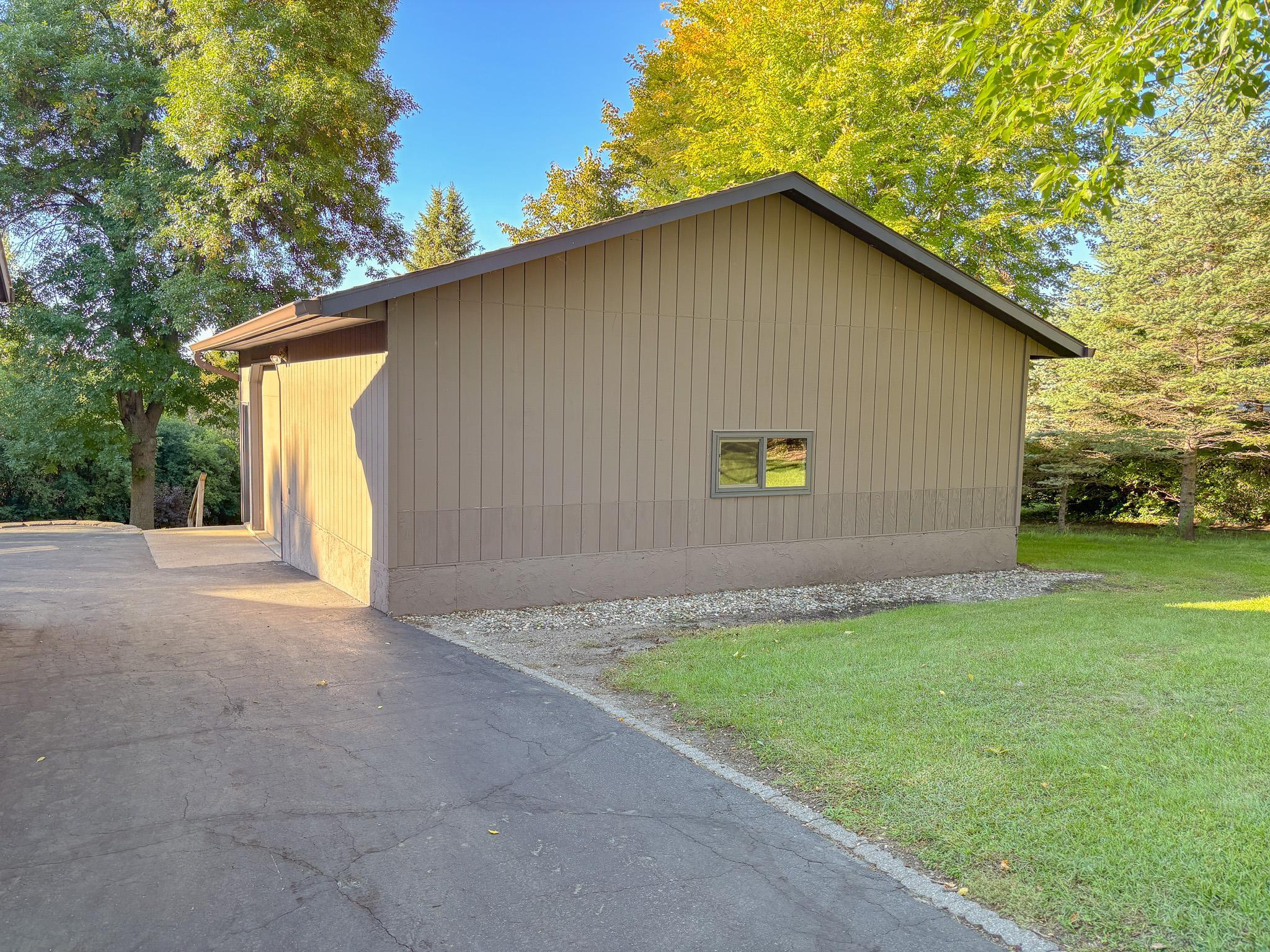 1983 single family home for sale at 510 Woodland Trail in Fergus Falls, MN — 3 bed, 2 bath (photo 35 of 59)