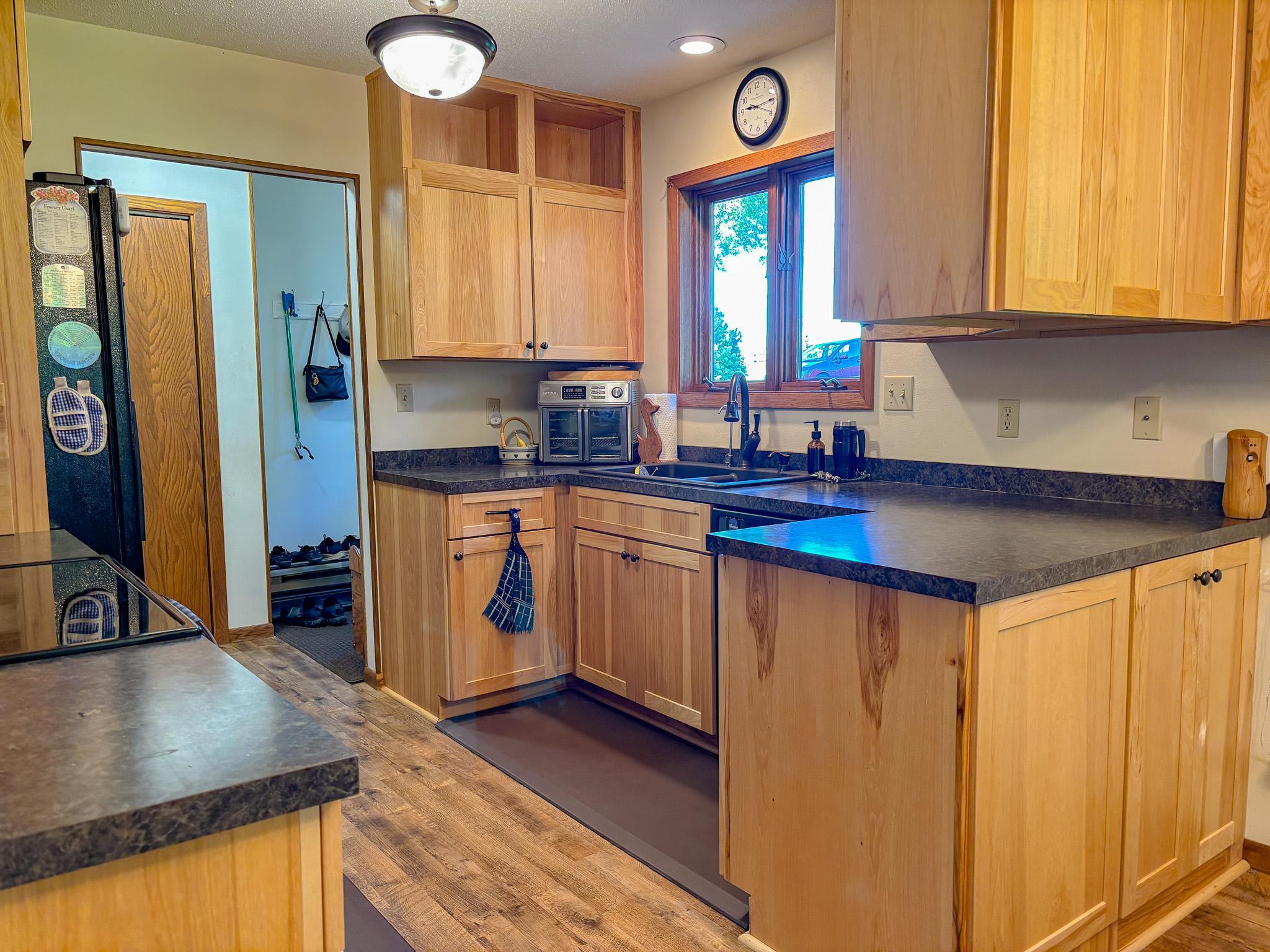 1983 single family home for sale at 510 Woodland Trail in Fergus Falls, MN — 3 bed, 2 bath (photo 7 of 59)