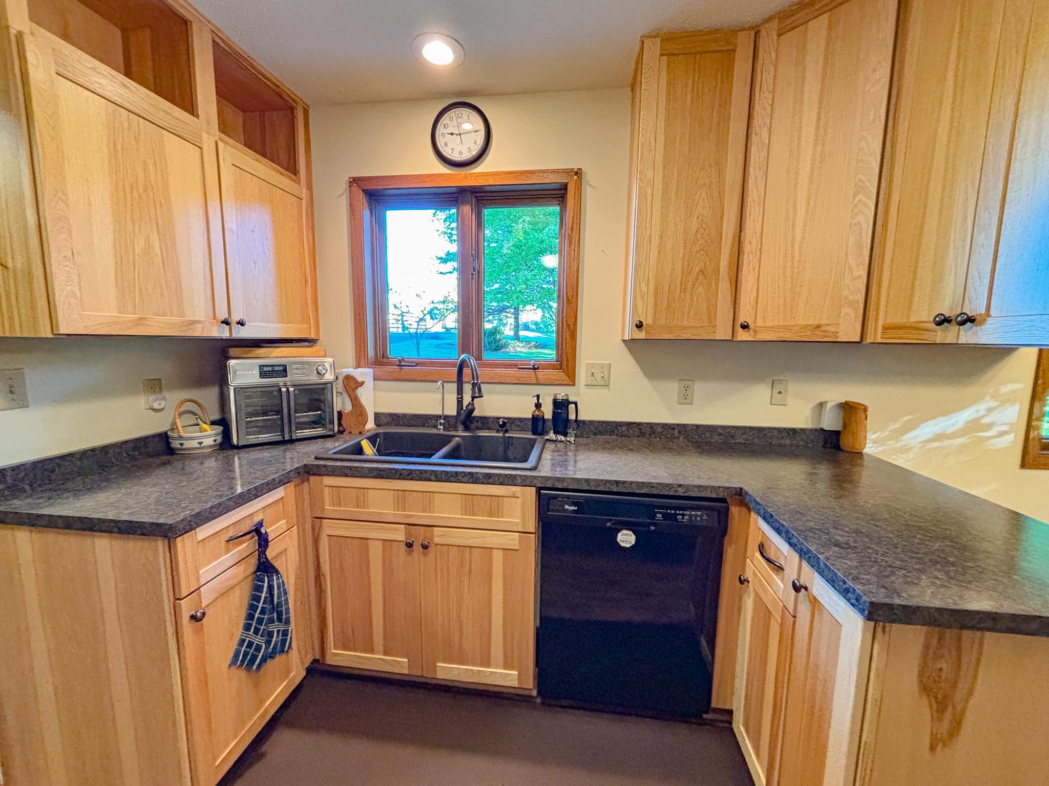 1983 single family home for sale at 510 Woodland Trail in Fergus Falls, MN — 3 bed, 2 bath (photo 8 of 59)