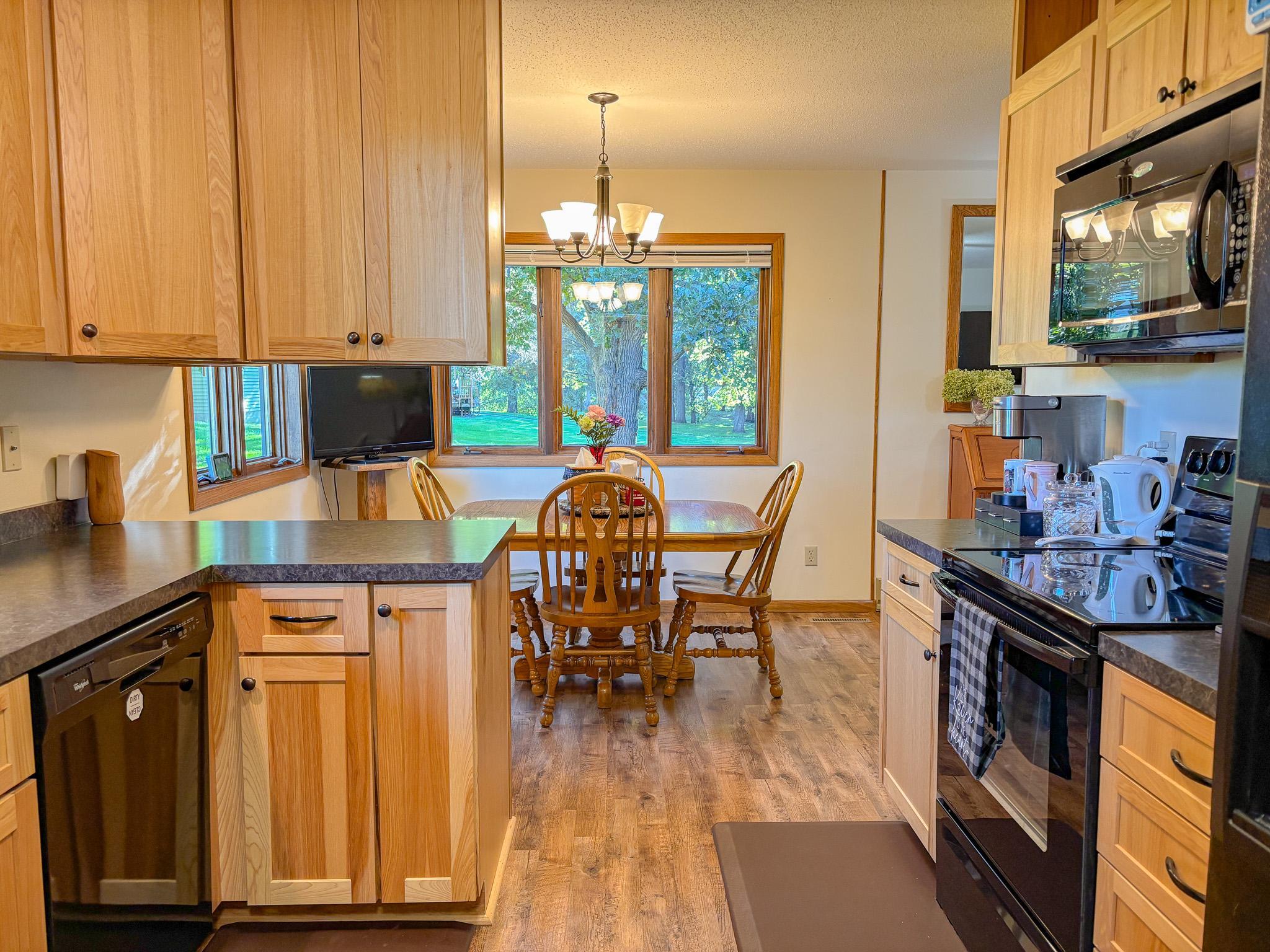 1983 single family home for sale at 510 Woodland Trail in Fergus Falls, MN — 3 bed, 2 bath (photo 10 of 59)