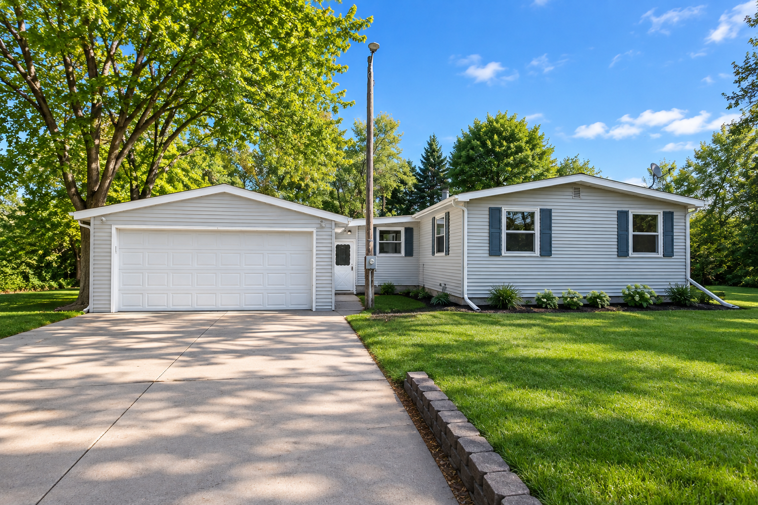 1978 single family home for sale at 798 2nd Street NE in Hillsboro, ND — 3 bed, 2 bath