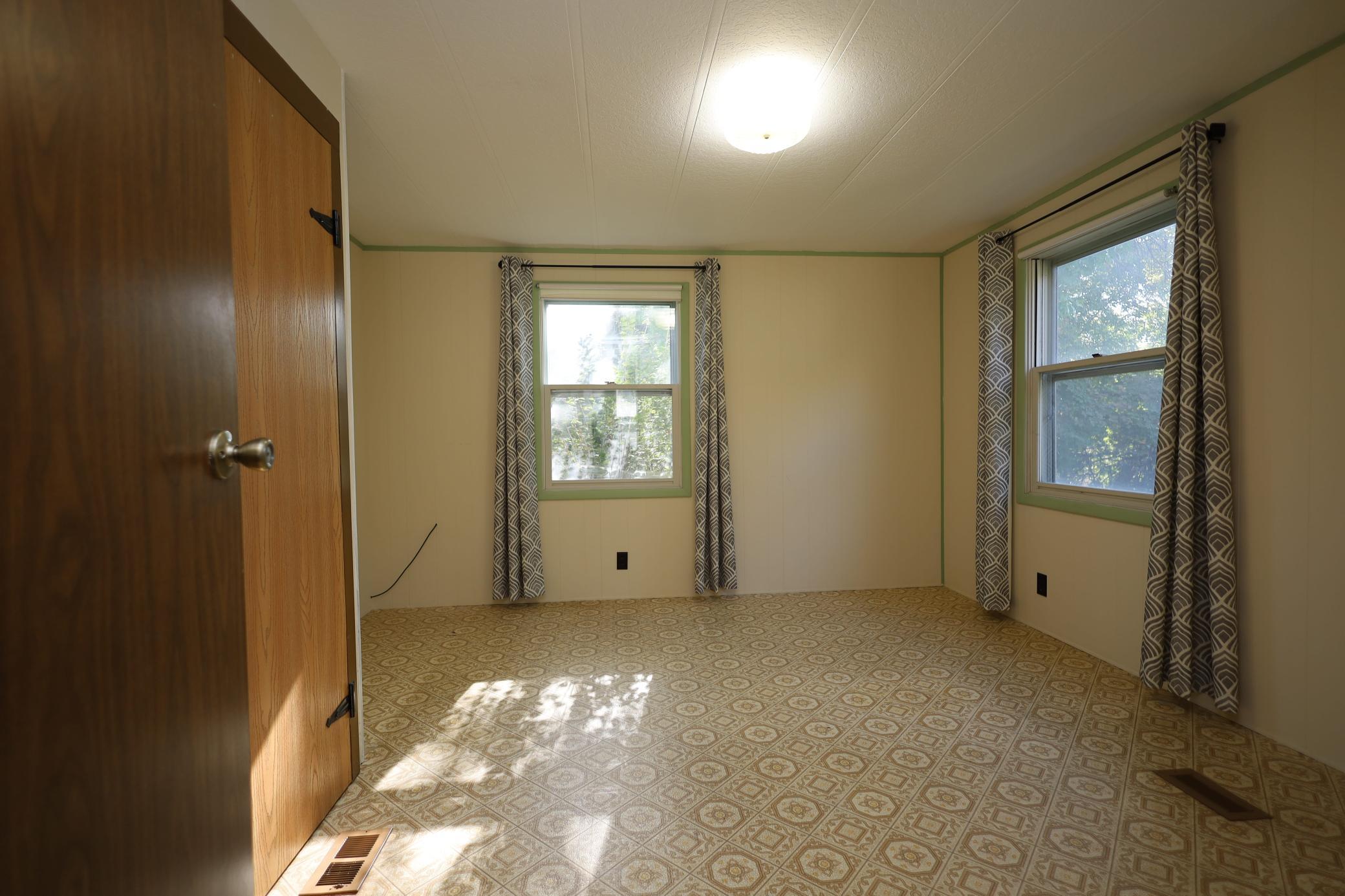 1978 single family home for sale at 798 2nd Street NE in Hillsboro, ND — 3 bed, 2 bath (photo 12 of 29)