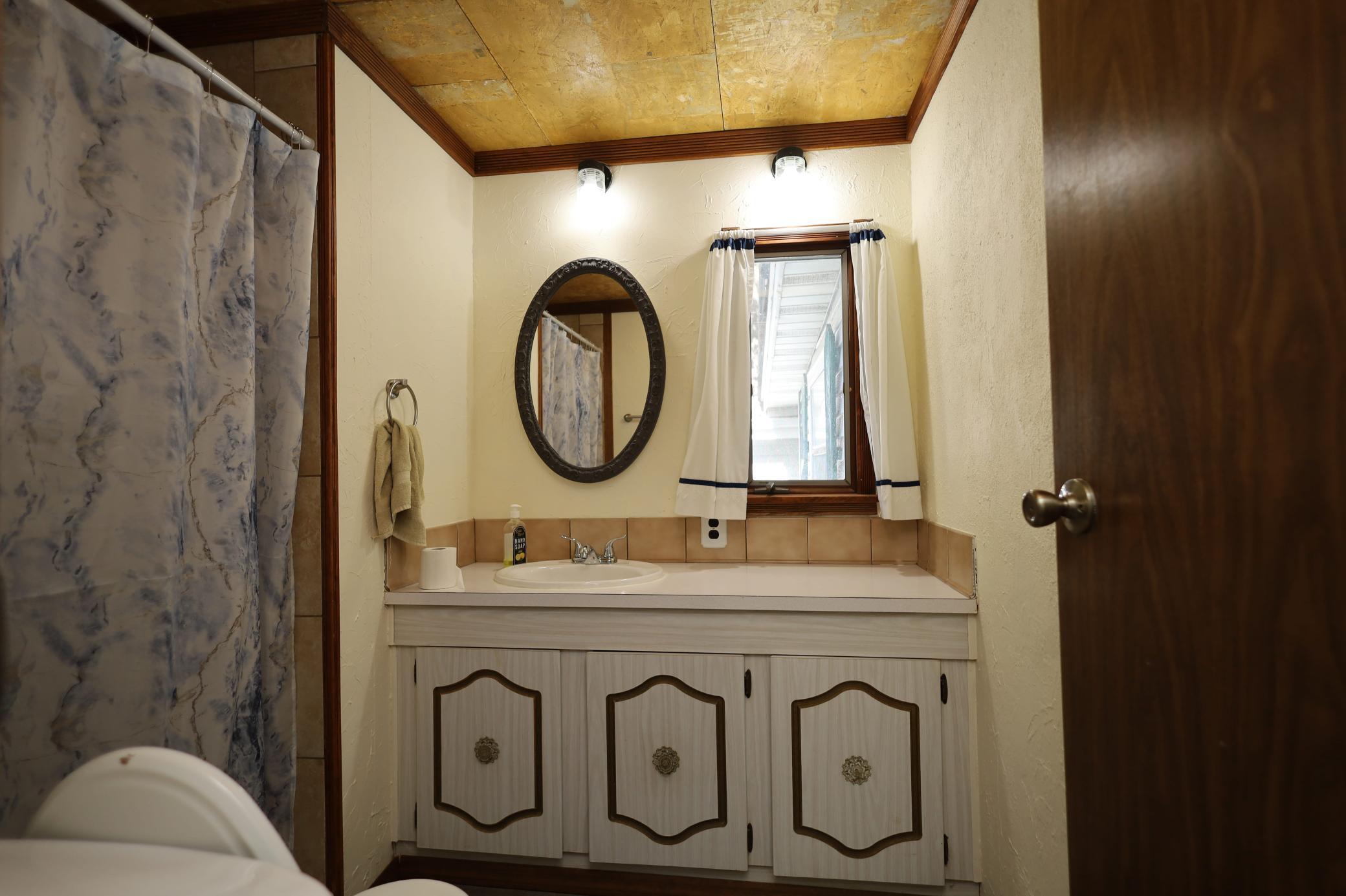 1978 single family home for sale at 798 2nd Street NE in Hillsboro, ND — 3 bed, 2 bath (photo 14 of 29)