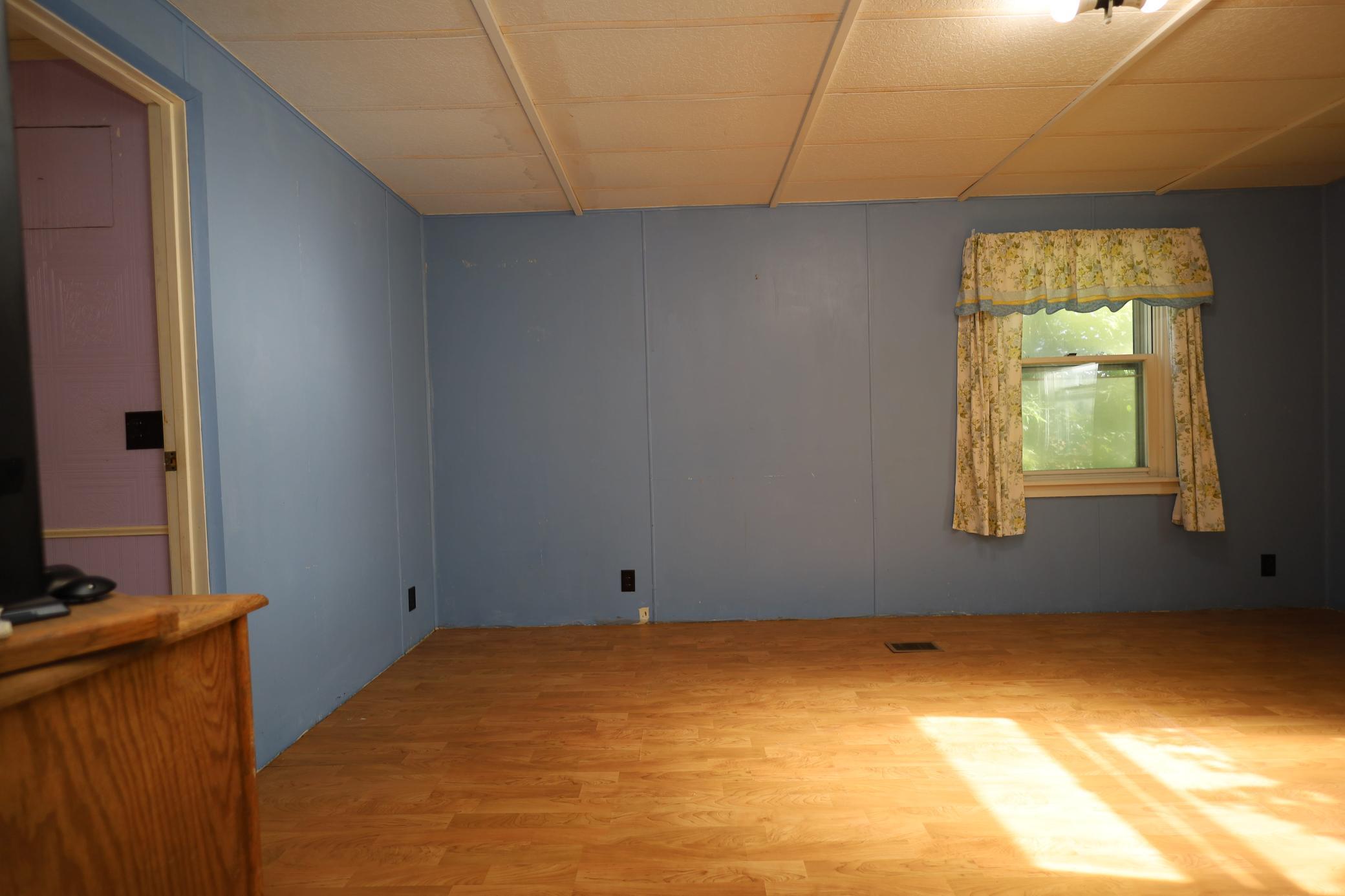 1978 single family home for sale at 798 2nd Street NE in Hillsboro, ND — 3 bed, 2 bath (photo 15 of 29)