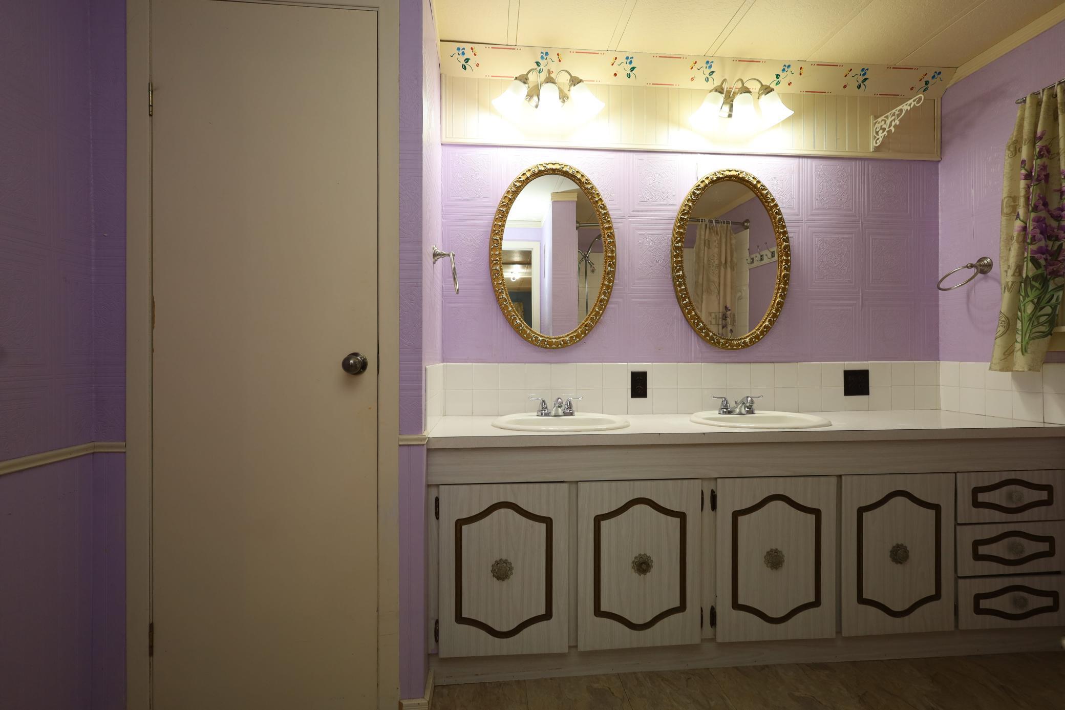 1978 single family home for sale at 798 2nd Street NE in Hillsboro, ND — 3 bed, 2 bath (photo 17 of 29)