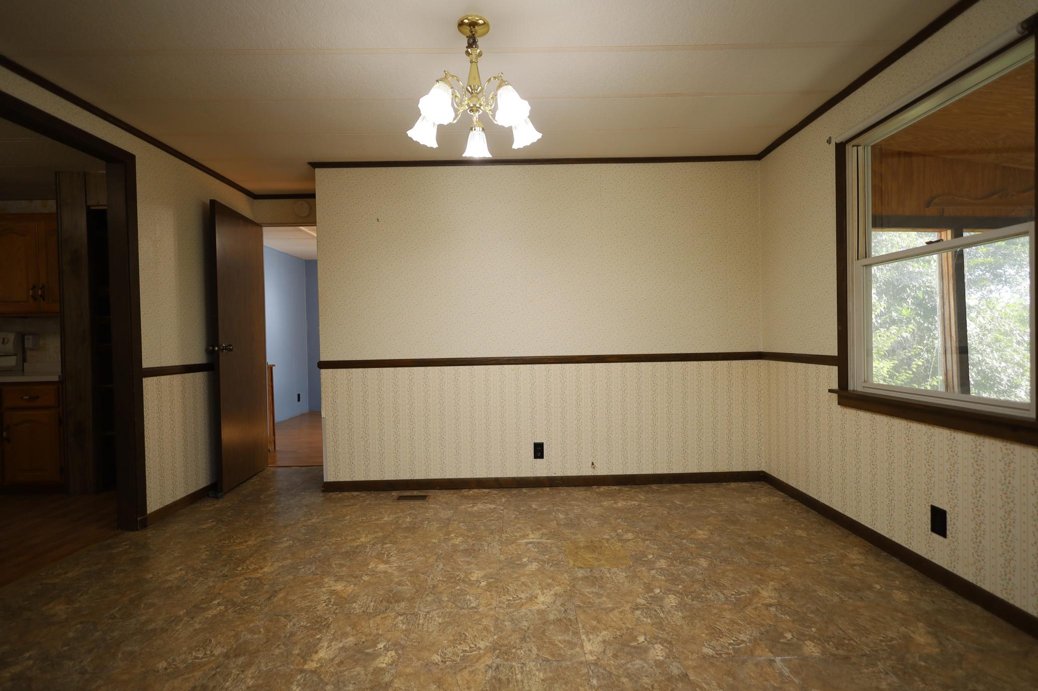 1978 single family home for sale at 798 2nd Street NE in Hillsboro, ND — 3 bed, 2 bath (photo 9 of 29)