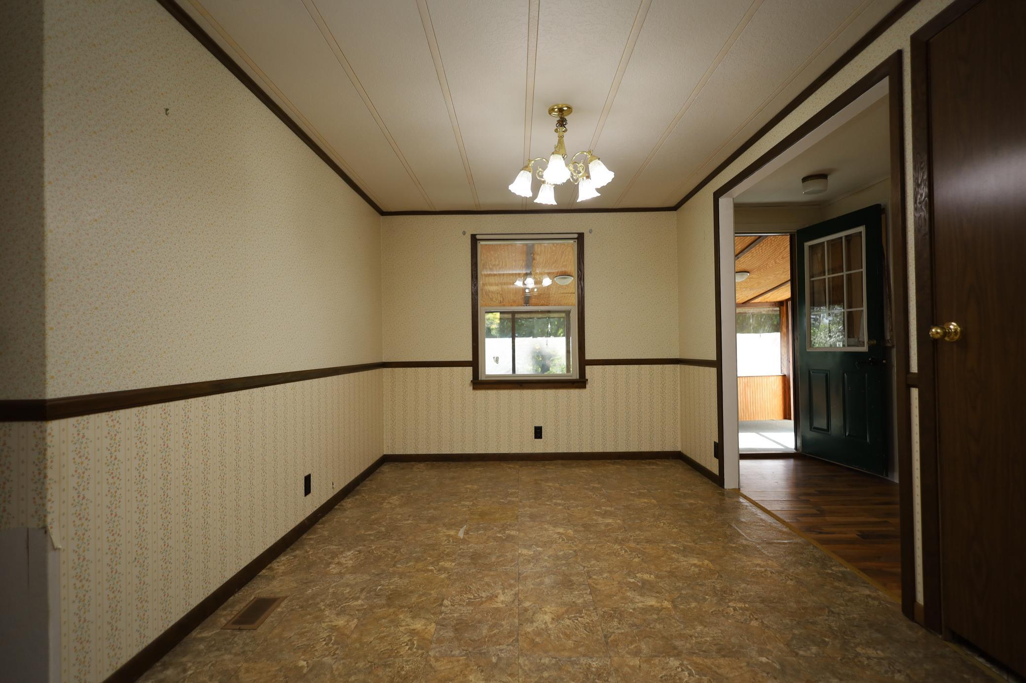 1978 single family home for sale at 798 2nd Street NE in Hillsboro, ND — 3 bed, 2 bath (photo 10 of 29)