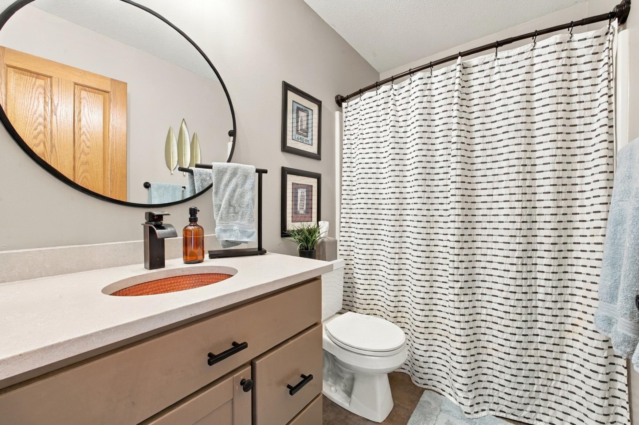 2006 single family home for sale at 4822 43rd Street S in Fargo, ND — 4 bed, 3 bath (photo 19 of 37)