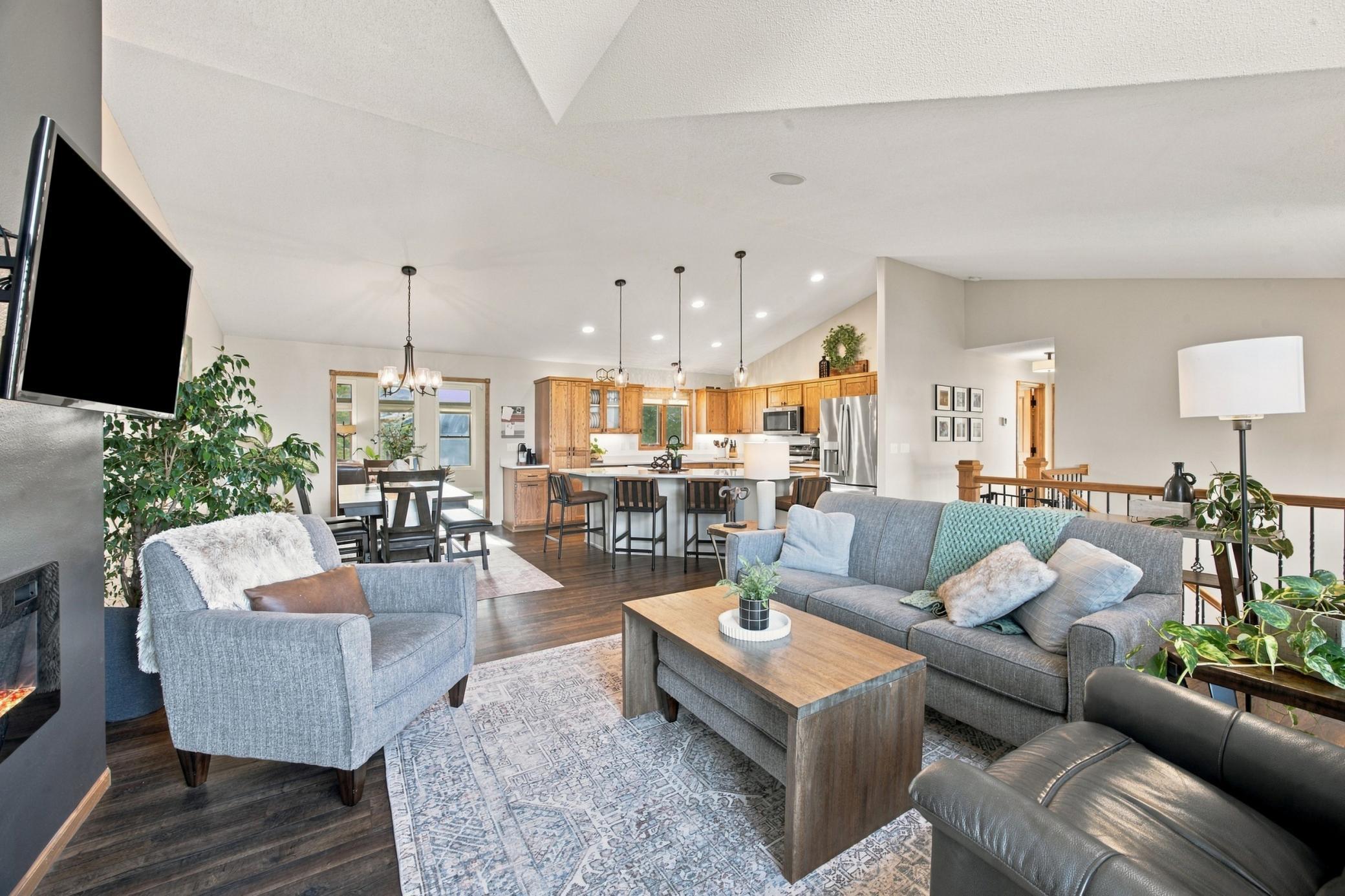 2006 single family home for sale at 4822 43rd Street S in Fargo, ND — 4 bed, 3 bath (photo 6 of 37)