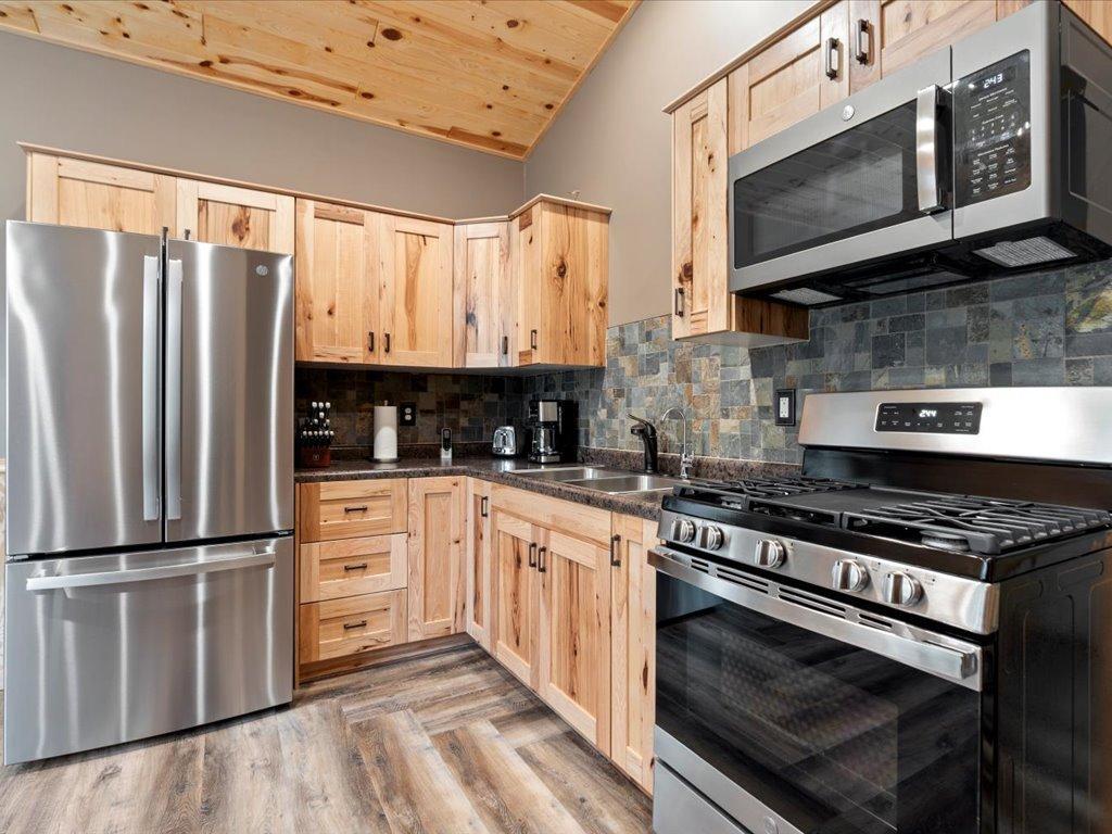 2022 single family home for sale at 22603 Retirement Lane in Deerwood, MN — 2 bed, 1 bath (photo 7 of 40)