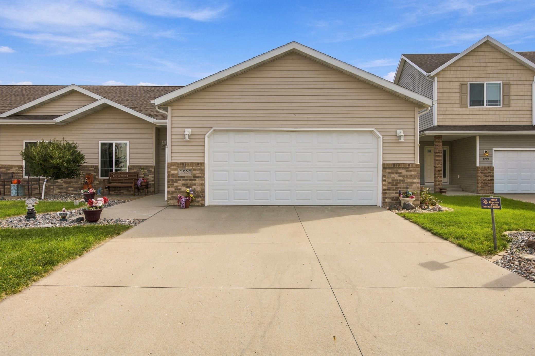 2014 twin home for sale at 3527 23rd Avenue S in Moorhead, MN — 3 bed, 2 bath (photo 2 of 39)